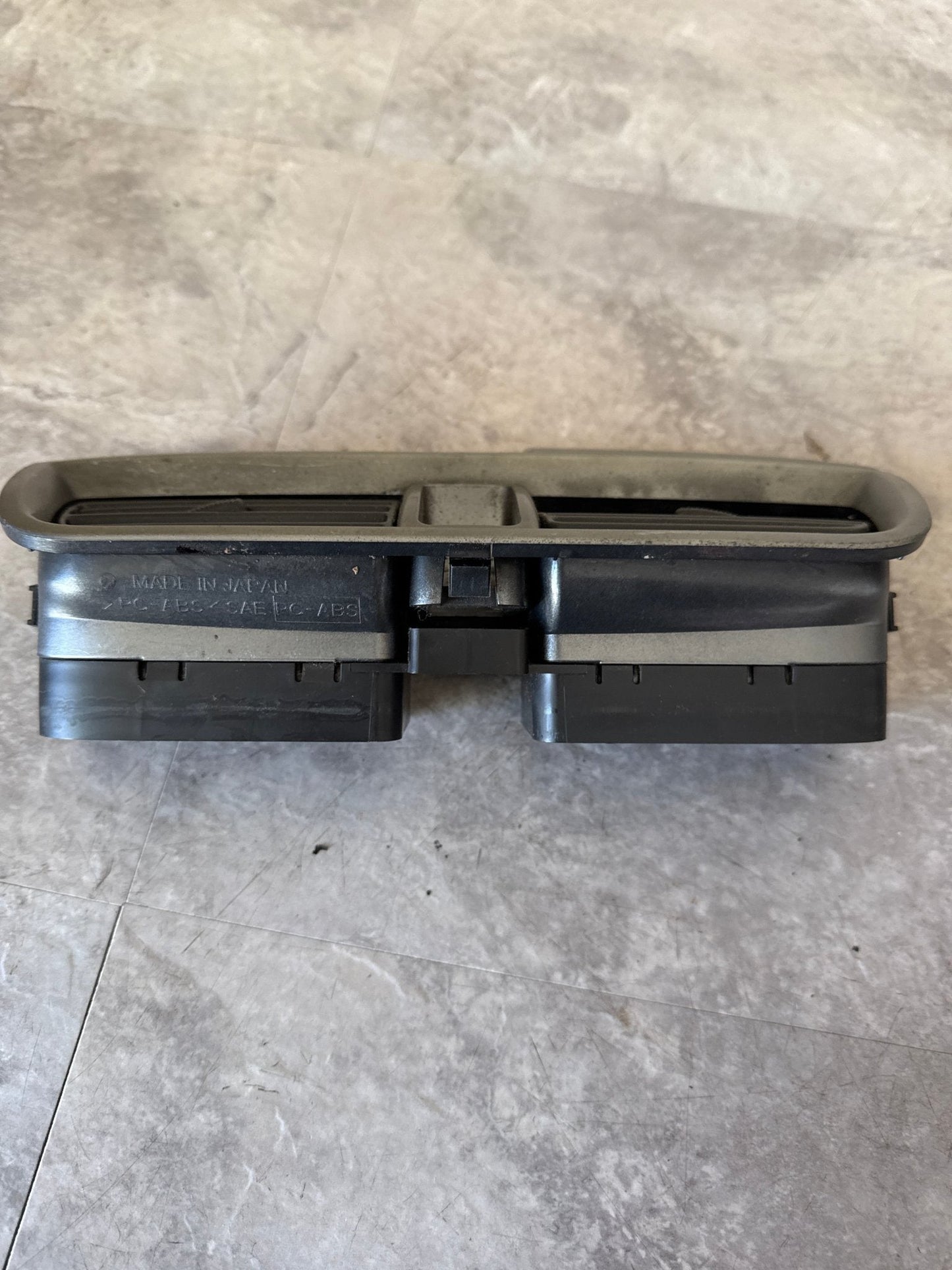 02-04 SUBARU IMPREZA WRX STi CENTER VENT CENTER DASH VENT AC HEATER OEM (No Hazard Button)