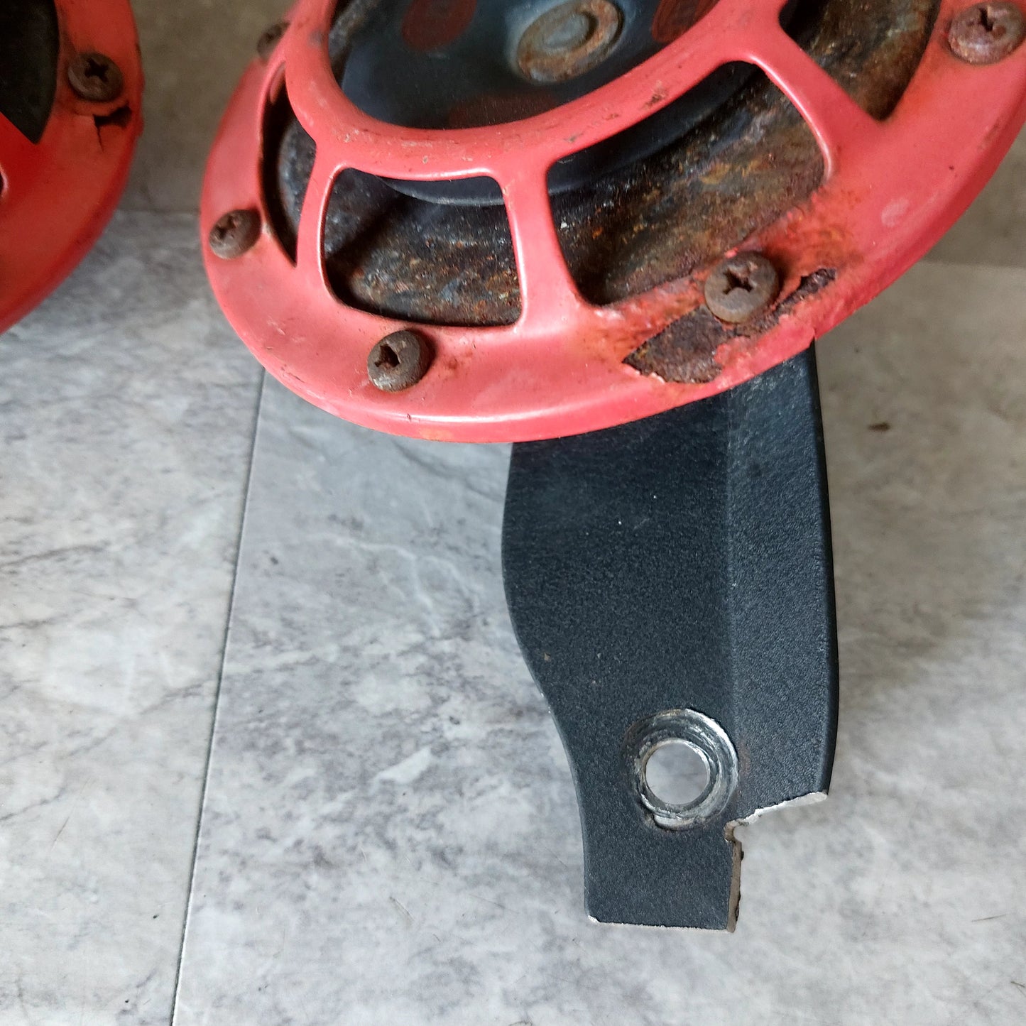 OEM Subaru Hella Disc Horn Set Pair 12V 300hz VW Audi As Is G2