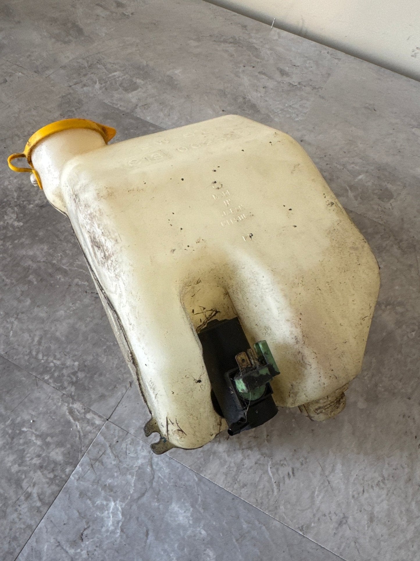 2004-2005 Subaru WRX STi Windshield OEM Washer Fluid TANK Reservoir Motor F5