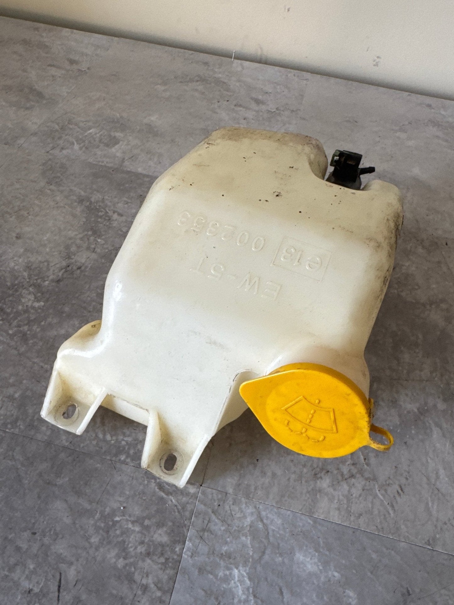 2004-2005 Subaru WRX STi Windshield OEM Washer Fluid TANK Reservoir Motor F5