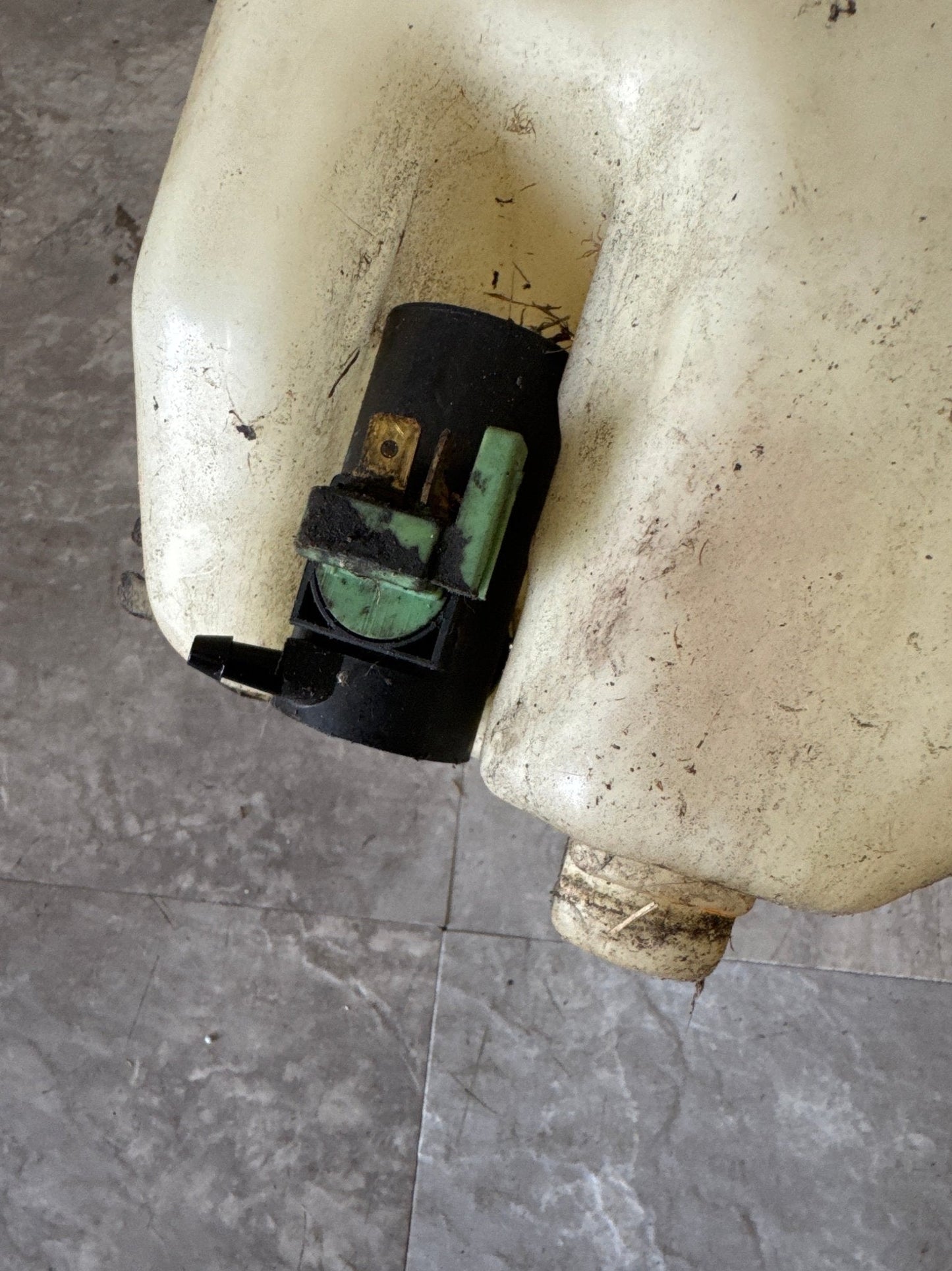 2004-2005 Subaru WRX STi Windshield OEM Washer Fluid TANK Reservoir Motor F5