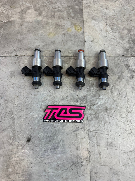 DeatschWerks 2200cc Injectors Kit Set Of 4 With Top Feed Adapters / P2