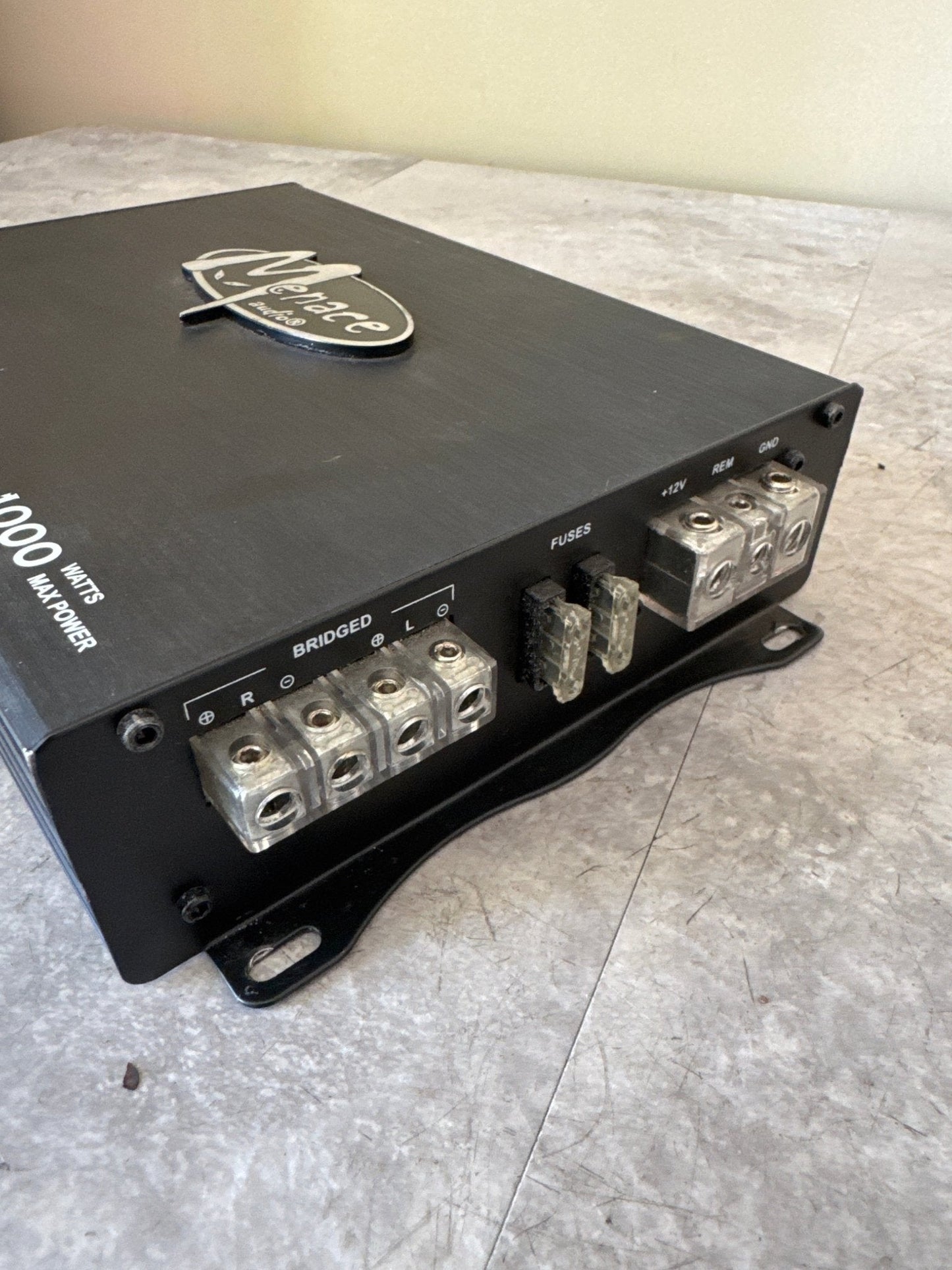 Menace MA-ELA2100 1000 Watt 2CH Amp