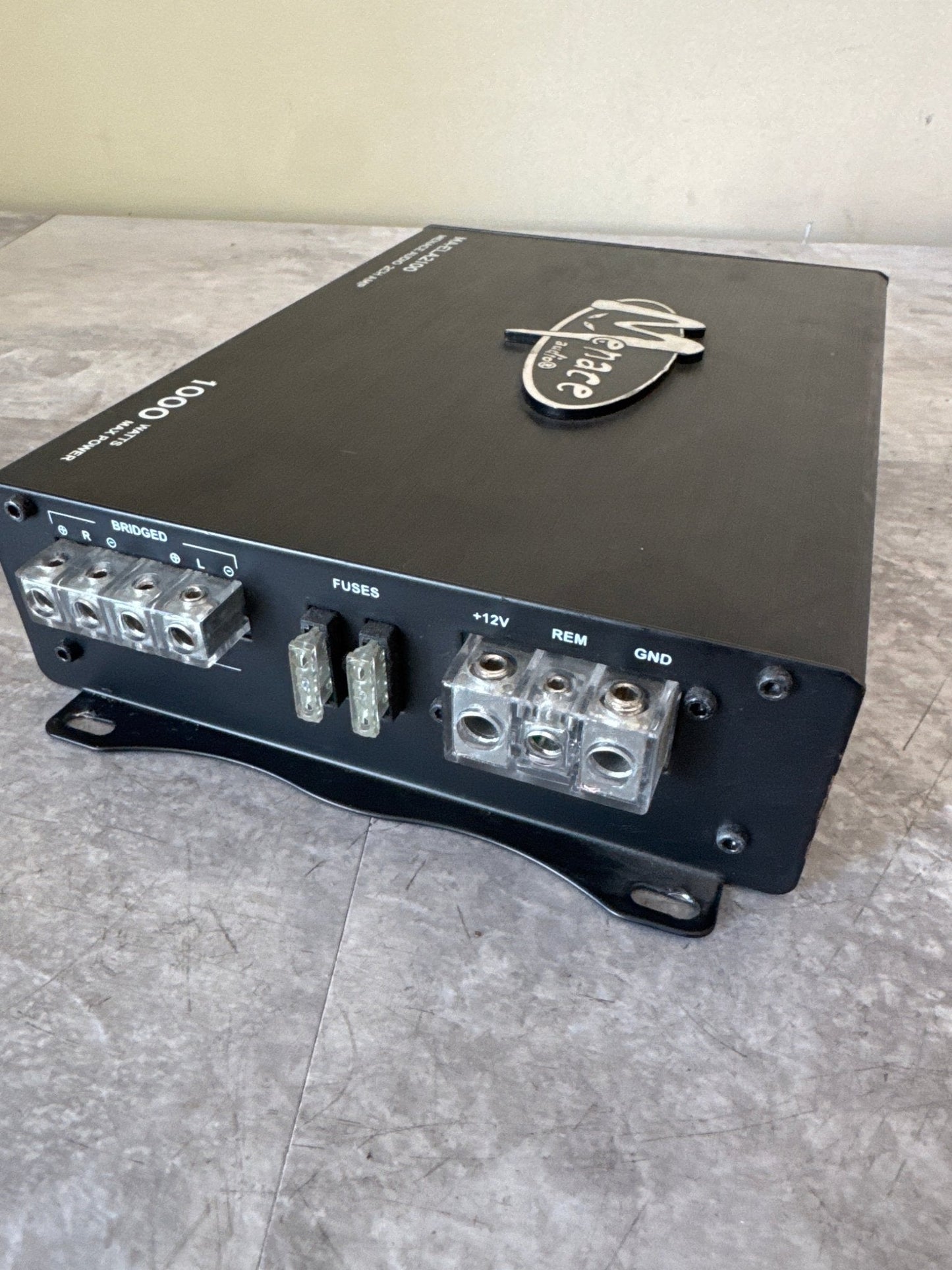 Menace MA-ELA2100 1000 Watt 2CH Amp