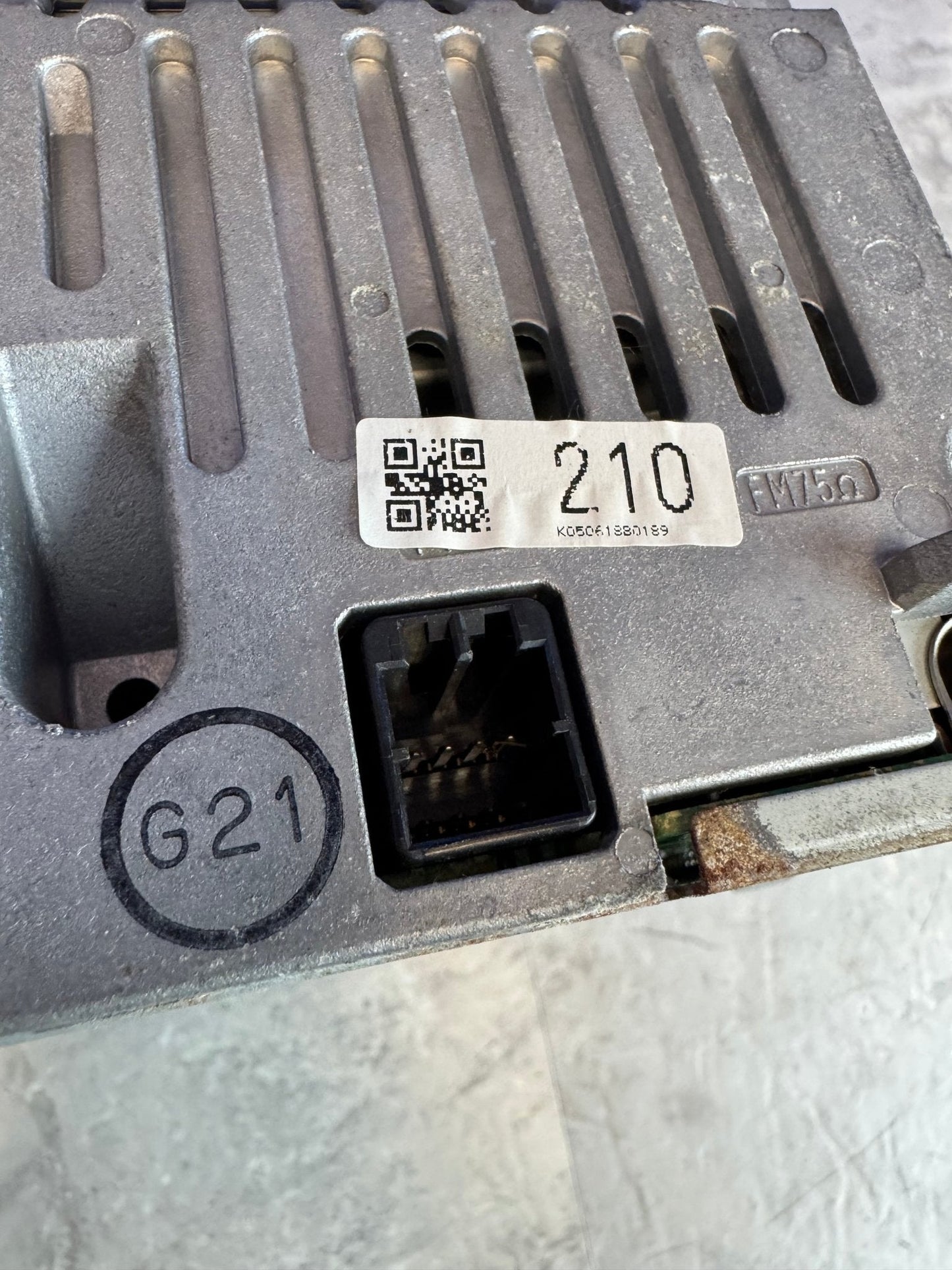 2004-2006 Subaru Impreza 6 Disc OEM Radio Control Unit Stereo Deck