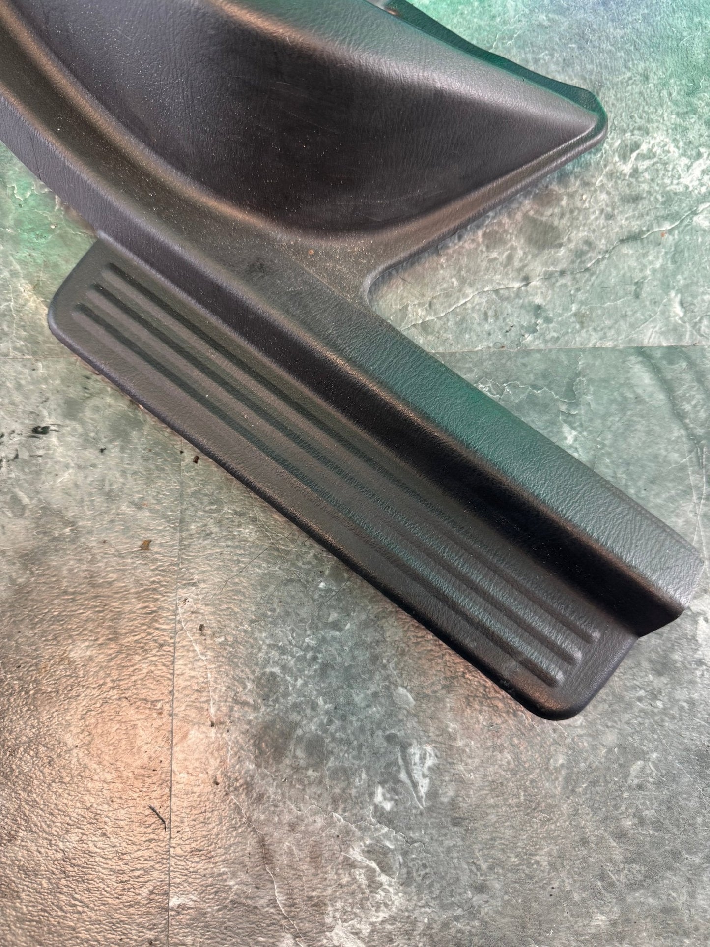 2002-2007 Subaru Impreza WRX STi OEM Passenger Rear Door Sill Trim RH