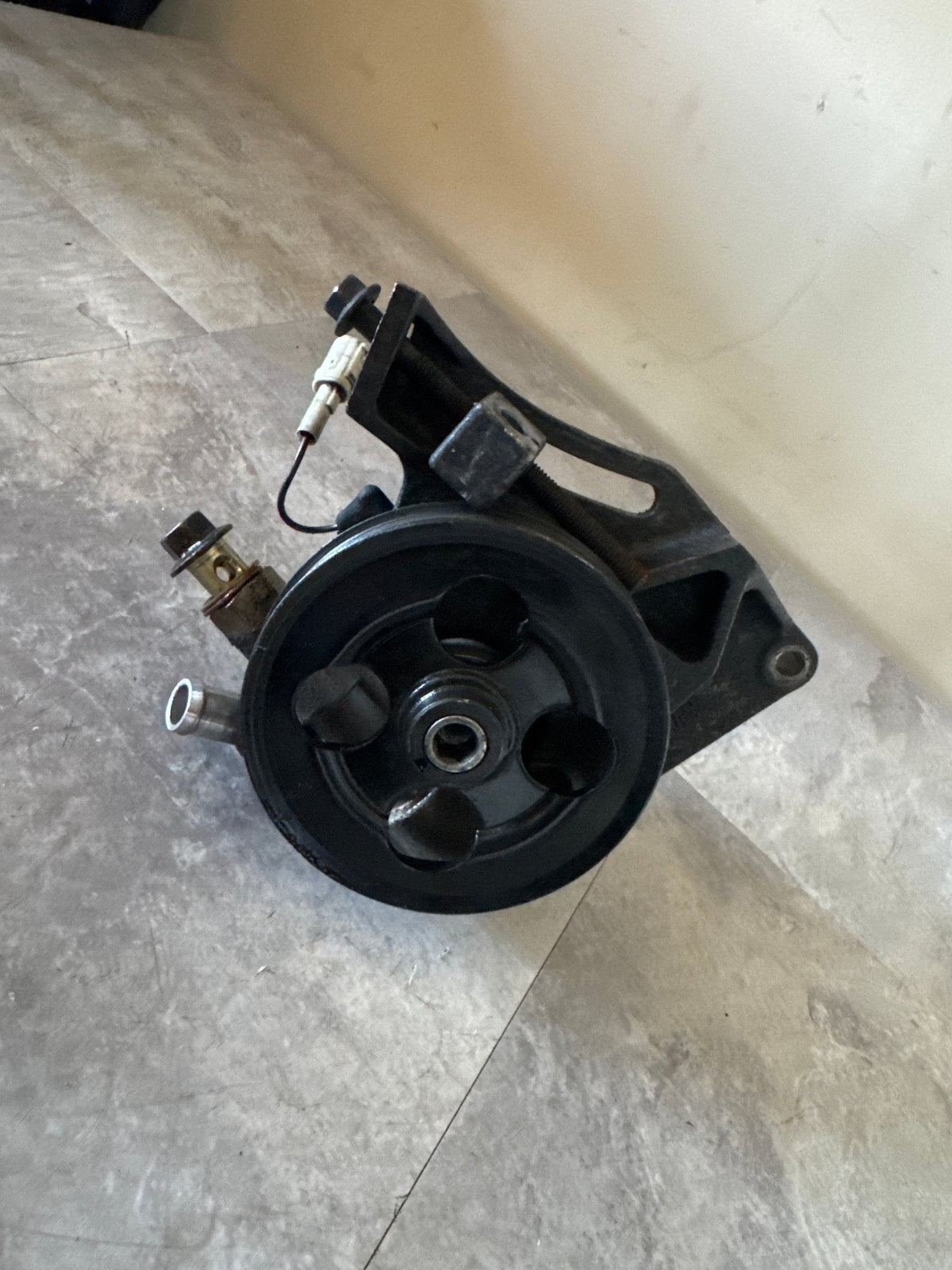 2002-2003 Subaru WRX OEM Power Steering Pump w Bracket