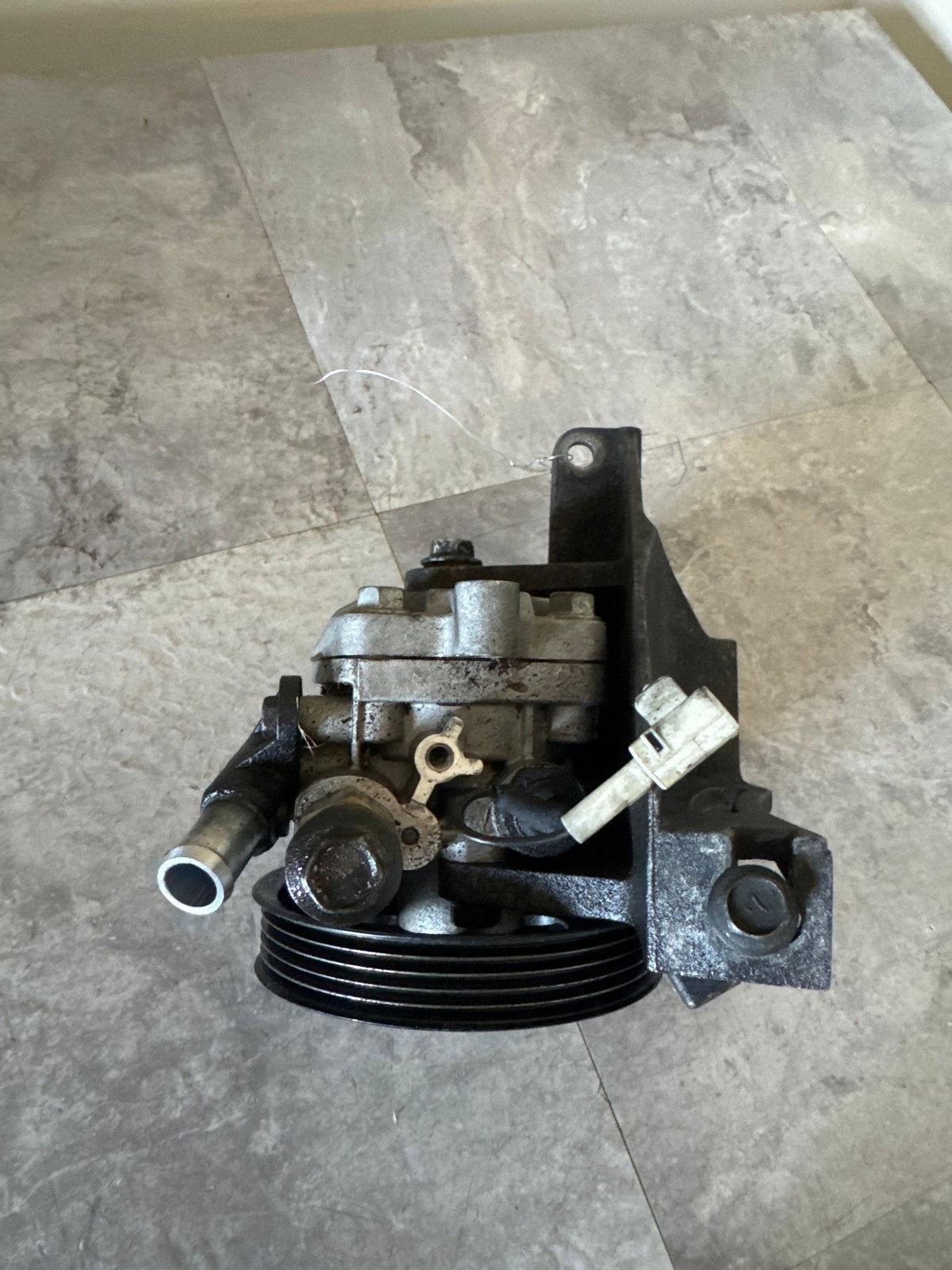 2002-2003 Subaru WRX OEM Power Steering Pump w Bracket