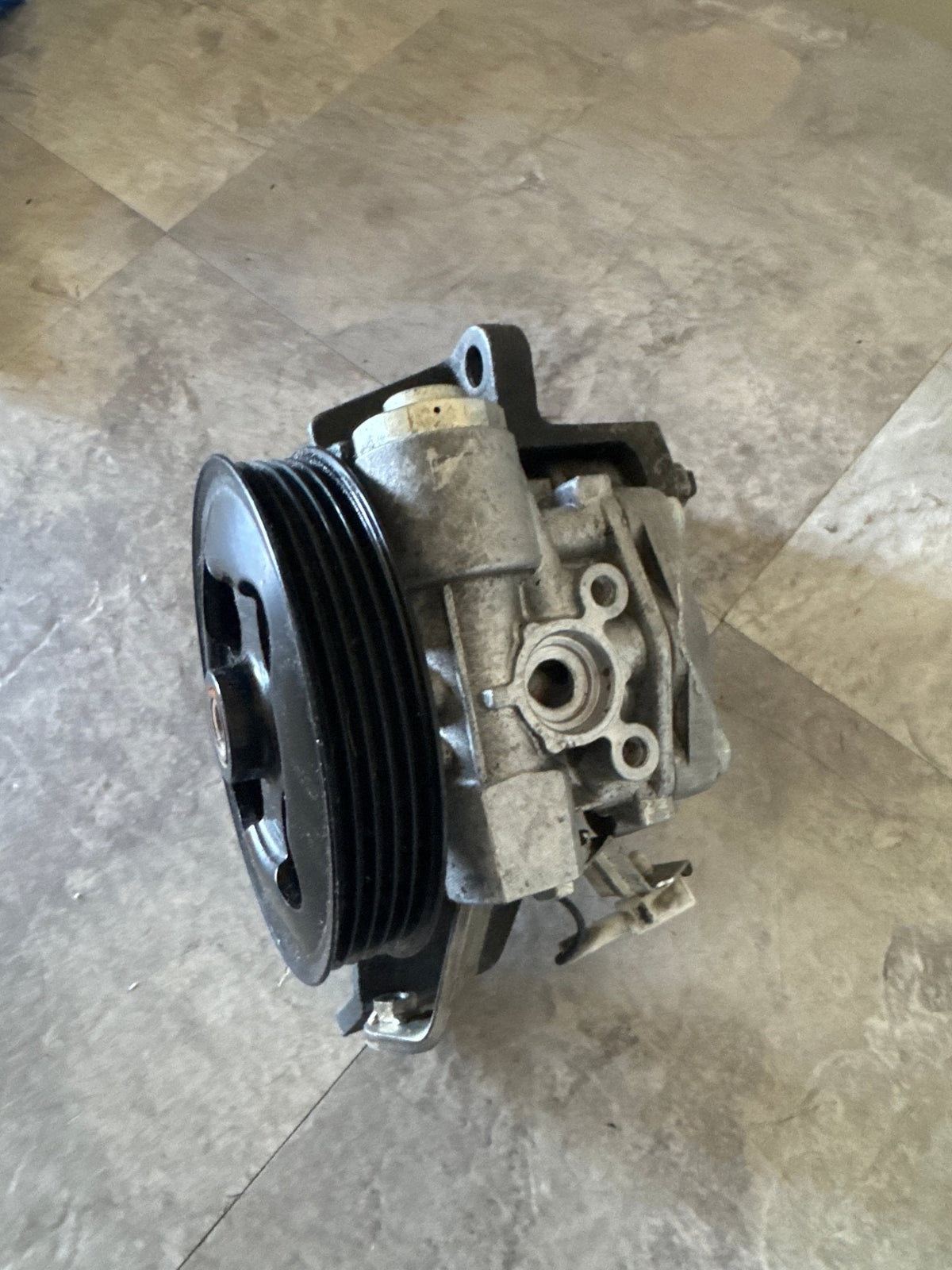 2004-2007 Subaru Impreza WRX STi OEM Power Steering Pump with Mount