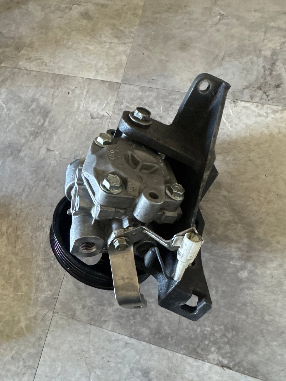 2004-2007 Subaru Impreza WRX STi OEM Power Steering Pump with Mount