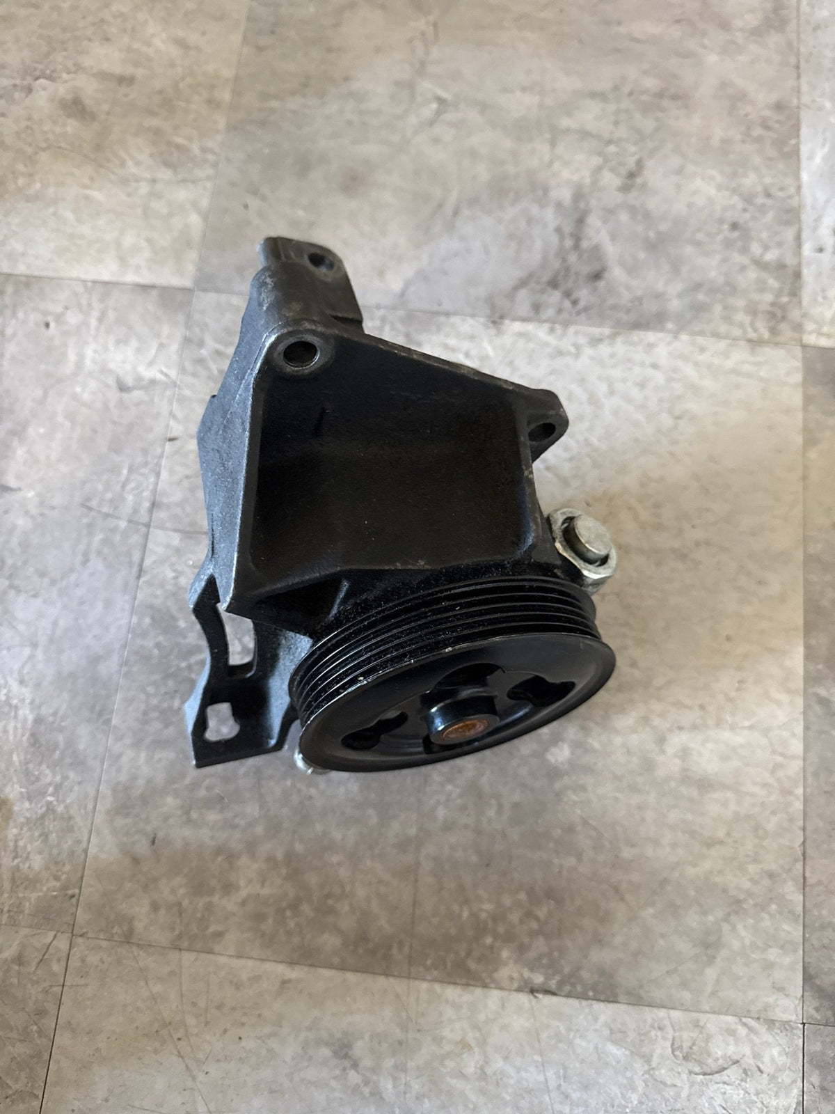2004-2007 Subaru Impreza WRX STi OEM Power Steering Pump with Mount