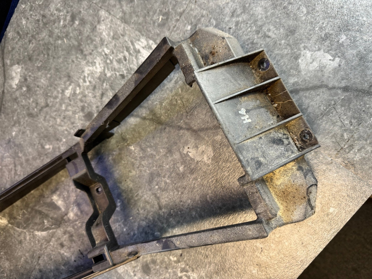 2005-2007 Subaru Impreza WRX STI Black Center Console Rest Trim Middle