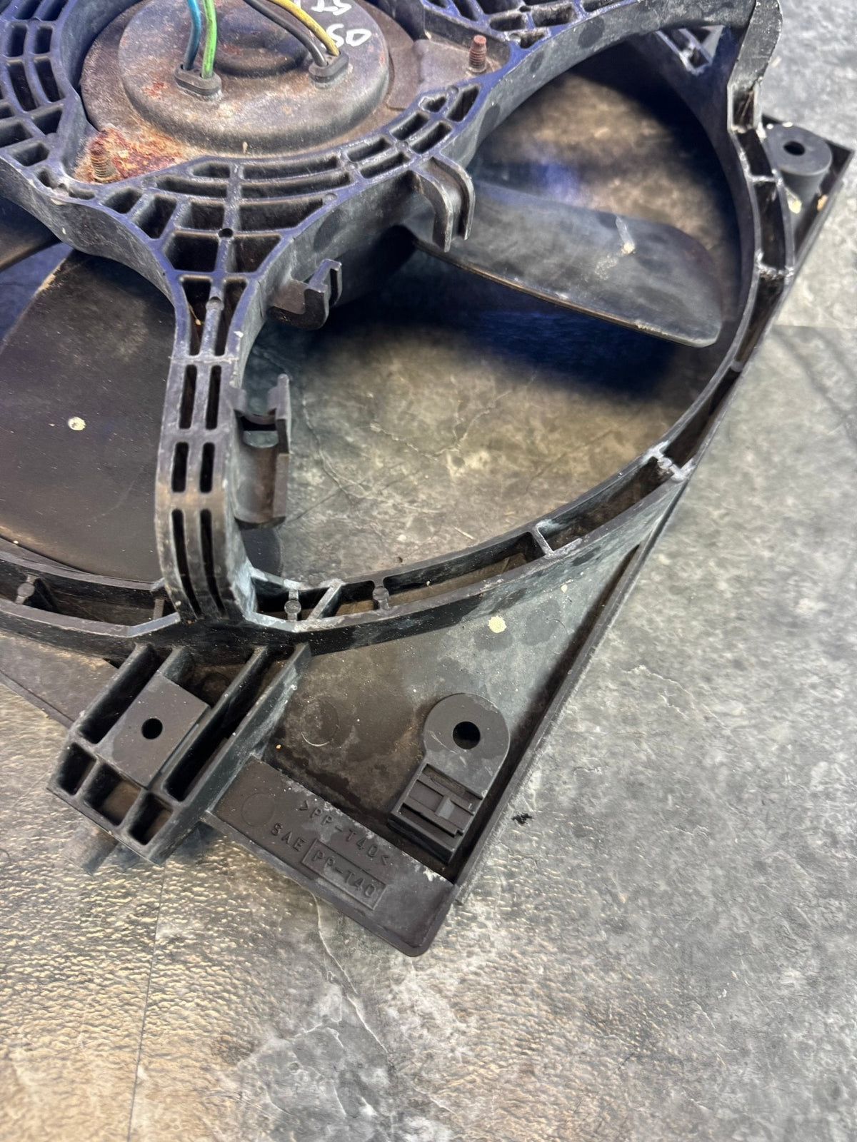 2004-2007 Subaru Impreza WRX STi OEM Left LH Radiator Cooling Fan Shroud And Fan