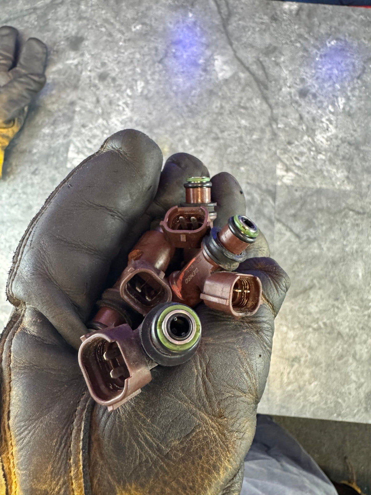 2004-2006 Subaru Impreza WRX STi OEM -05 Top Feed Fuel Injectors Brown X4