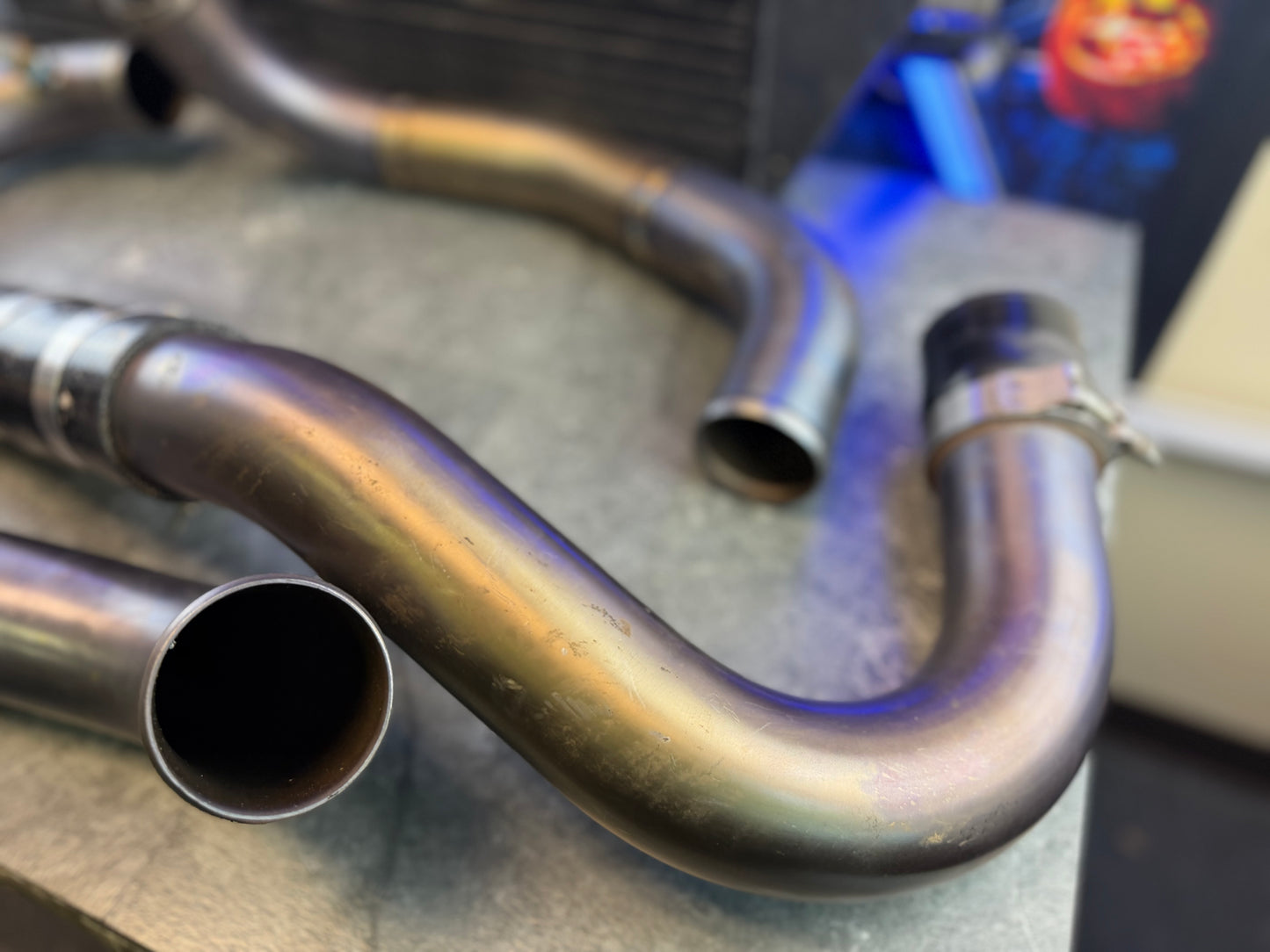 ETS fmic kit 15-21 Subaru STi black 3.5” core extreme turbo systems FRONT MOUNT INTERCOOLER w/ burnt titanium pipes for ROTATED turbo