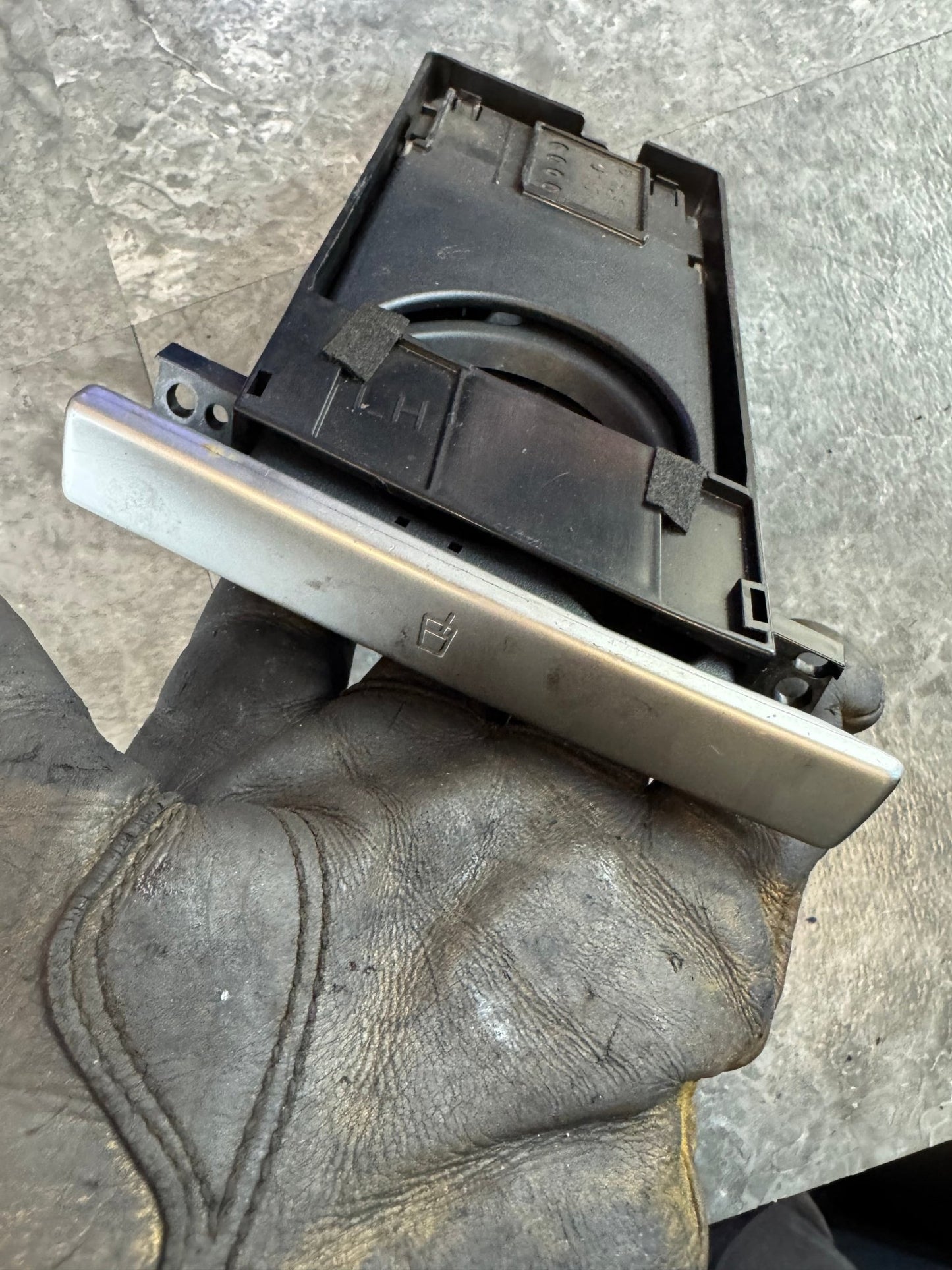 2002-2004 Subaru Impreza WRX STi OEM Dash Pull Out Cup Holder Center Cupholder