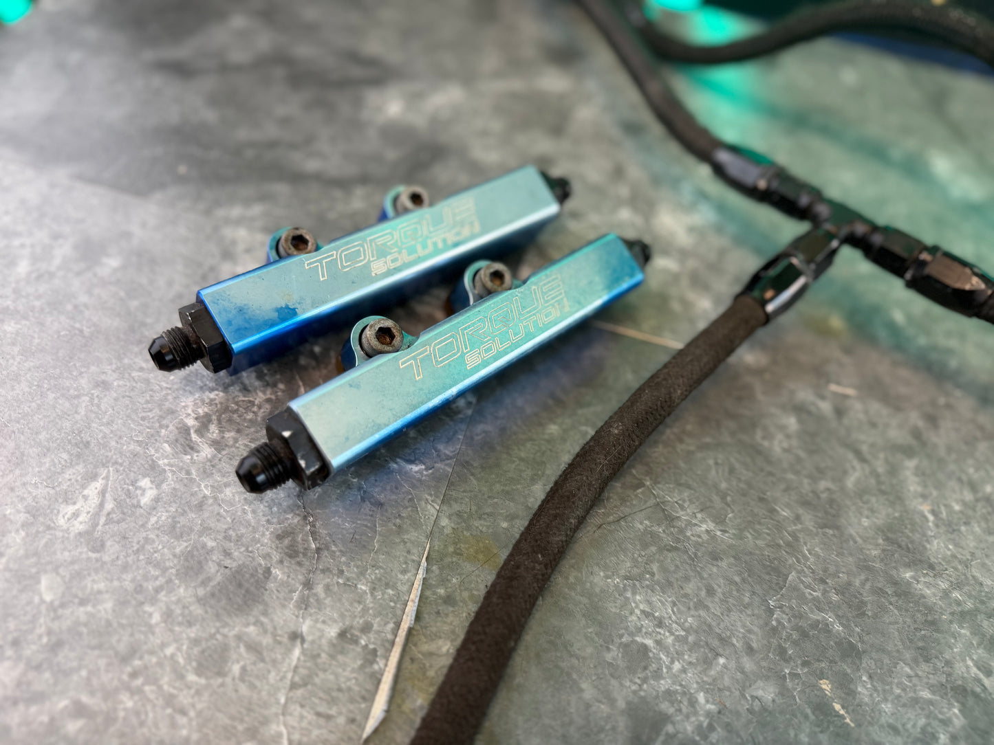 Torque solutions billet top feed fuel rails for Subaru STi & wrx w/ lines and areomotive a 1000 fuel pressure regulator