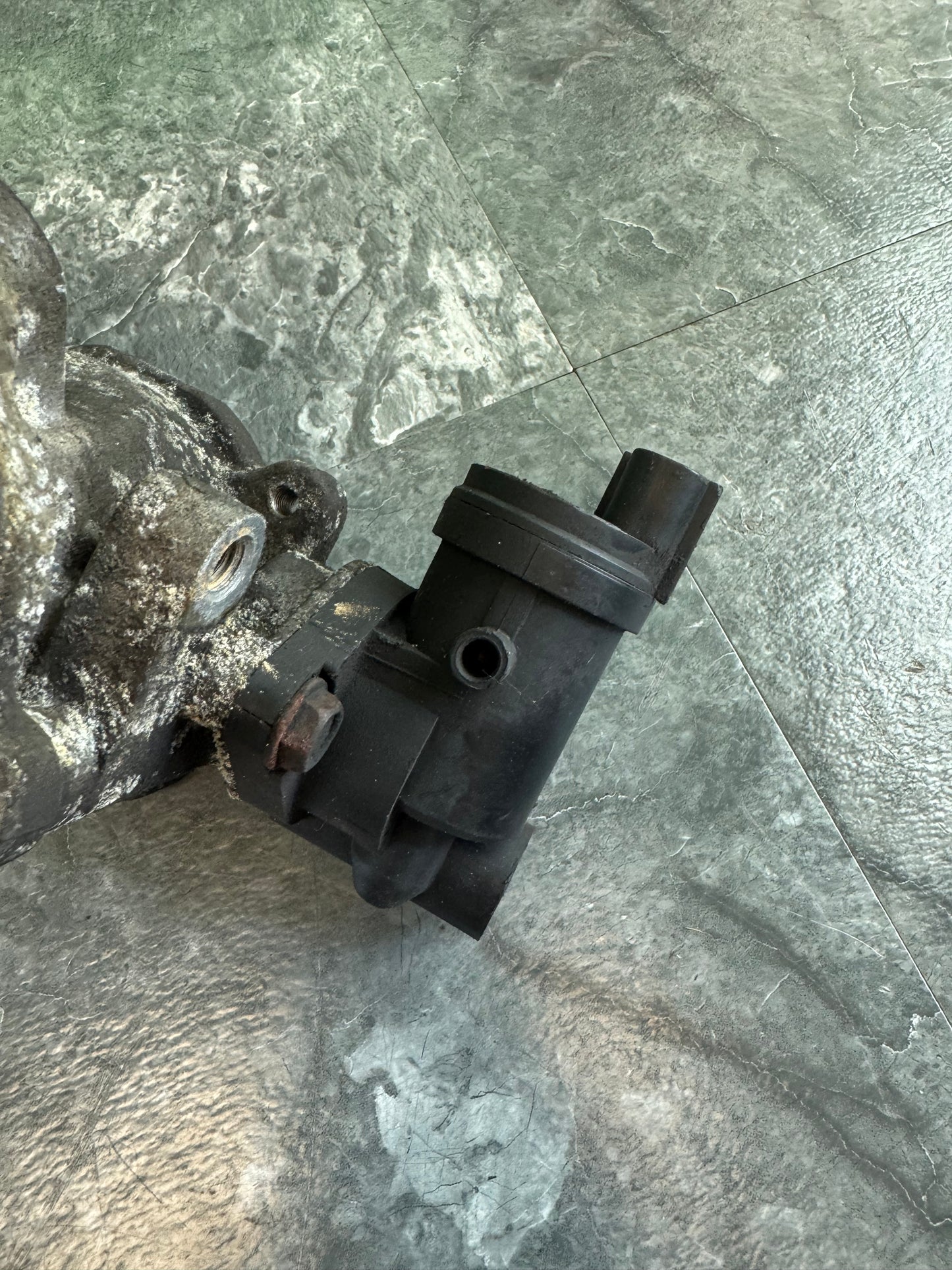 2004-2006 Subaru Impreza WRX STi OEM Engine Intake Manifold TGV Assembly Tumble Generator Valve Side Feed