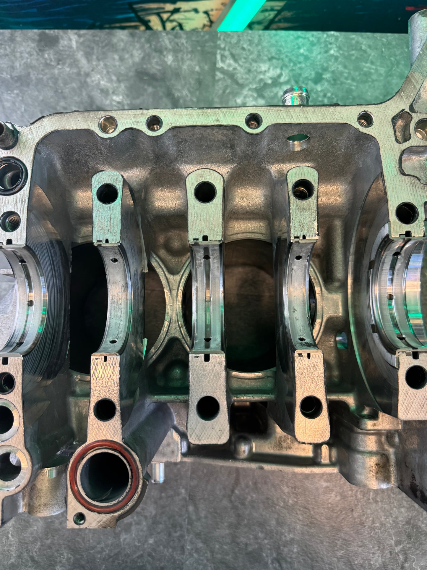 Subaru EJ25 Case Halves Short Block For Core With Bearings And Case Bolts