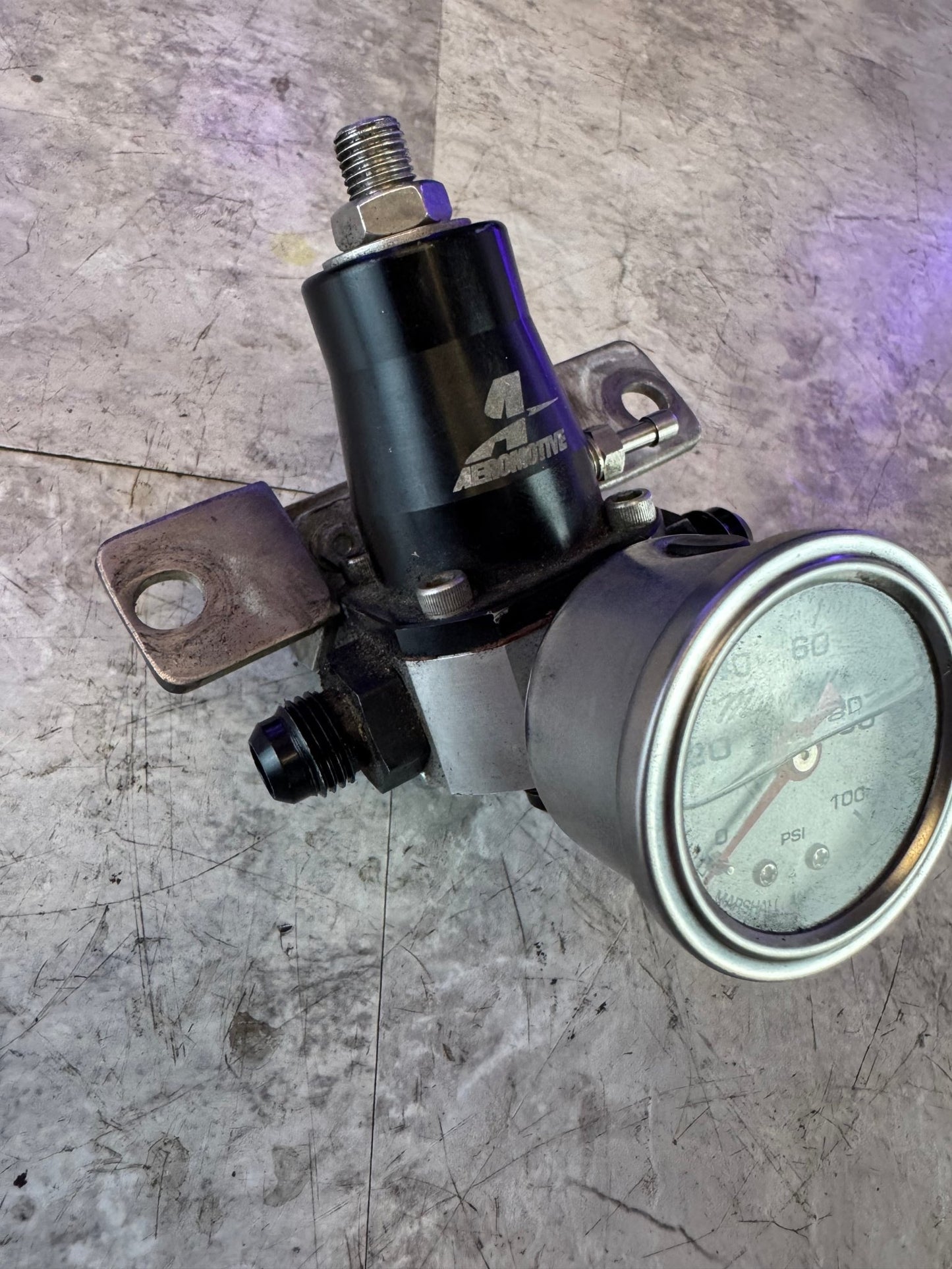 Aeromotive 13129 Fuel Regulator With AN6 Fittings And Gauge With Intake Manifold Bracket For 04-07 WRX/STi