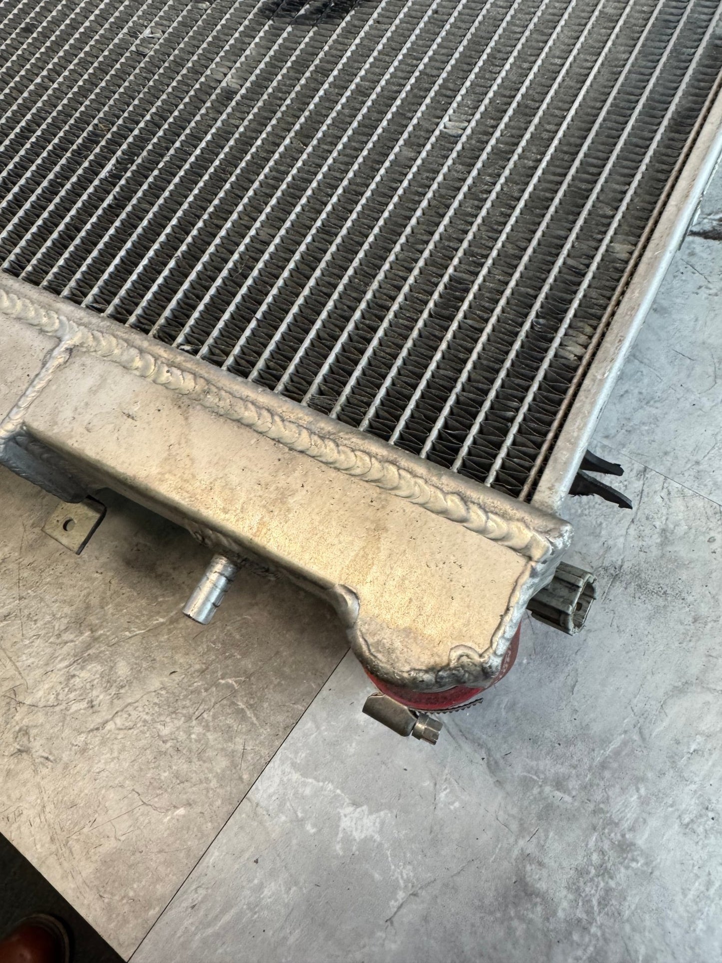 Mishimoto All Aluminum Radiator With Fans And Mishimoto Red Hoses For Subaru 08-14 WRX / 08+ STi