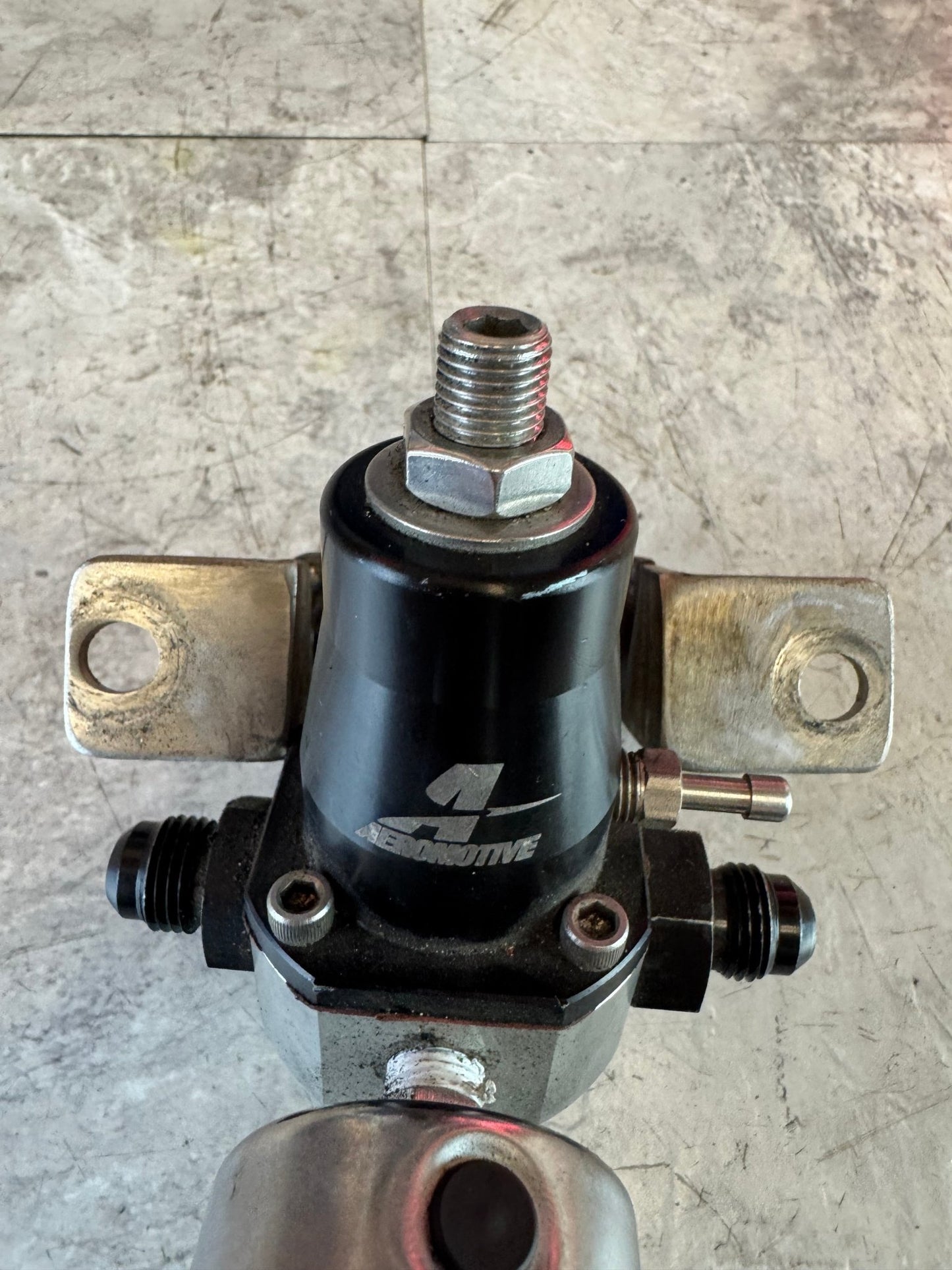 Aeromotive 13129 Fuel Regulator With AN6 Fittings And Gauge With Intake Manifold Bracket For 04-07 WRX/STi