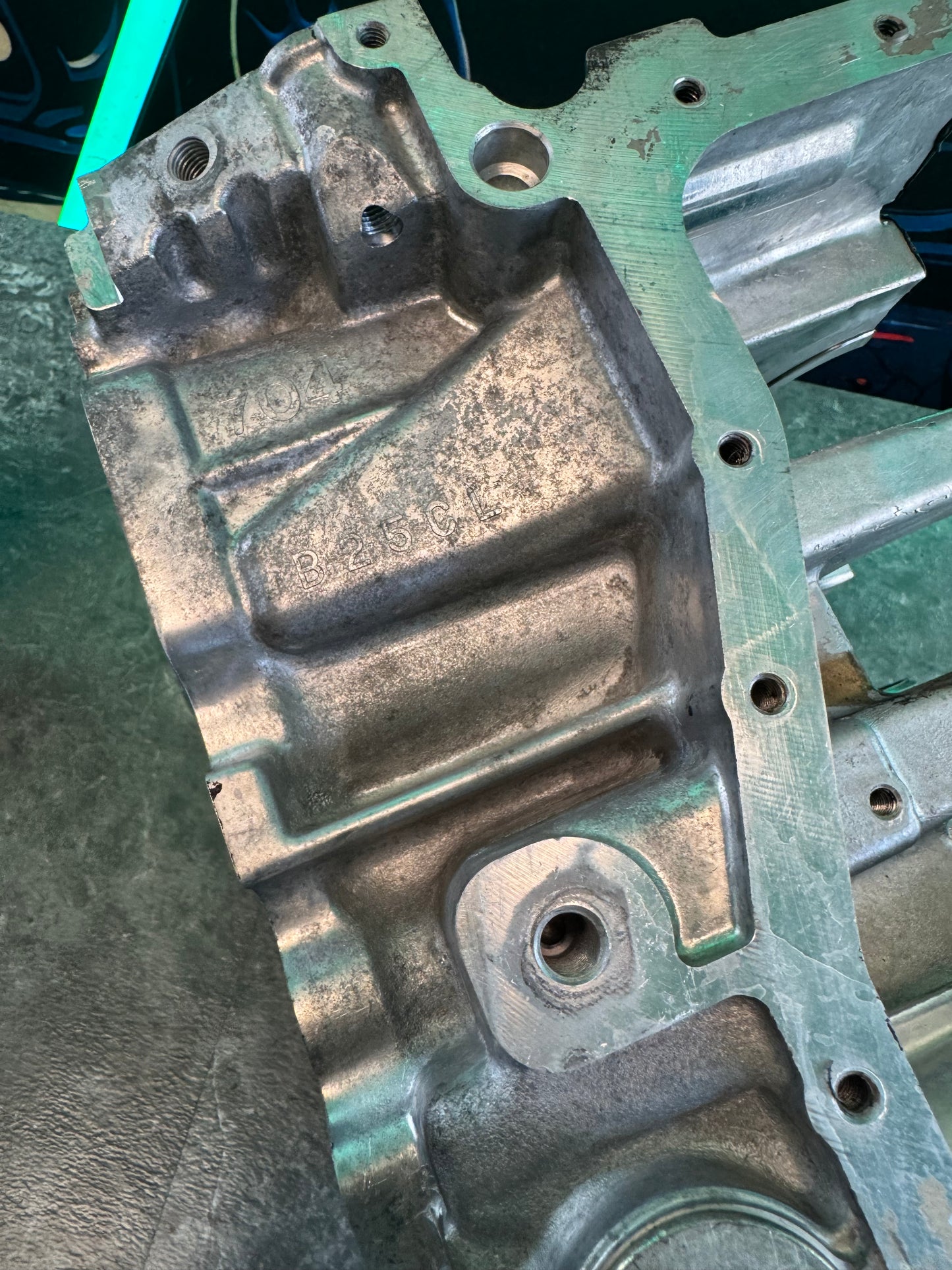 Subaru EJ25 Case Halves Short Block For Core With Bearings And Case Bolts