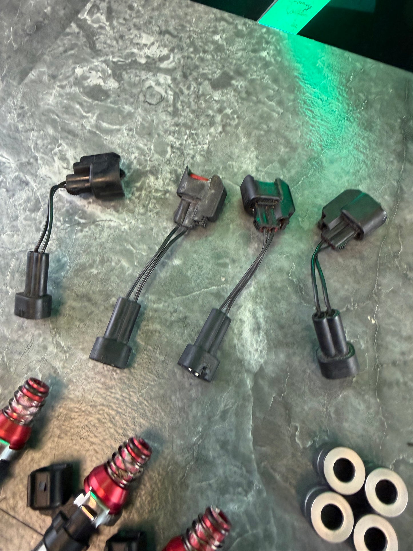 ID 1700 X XDS Subaru STi & wrx top feed fuel injectors flex fuel w/ 14 mm caps / plug & play
