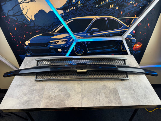 2002-2009 Chevrolet Trailblazer Aftermarket Front Grille Assembly Kit (Strut Wall)