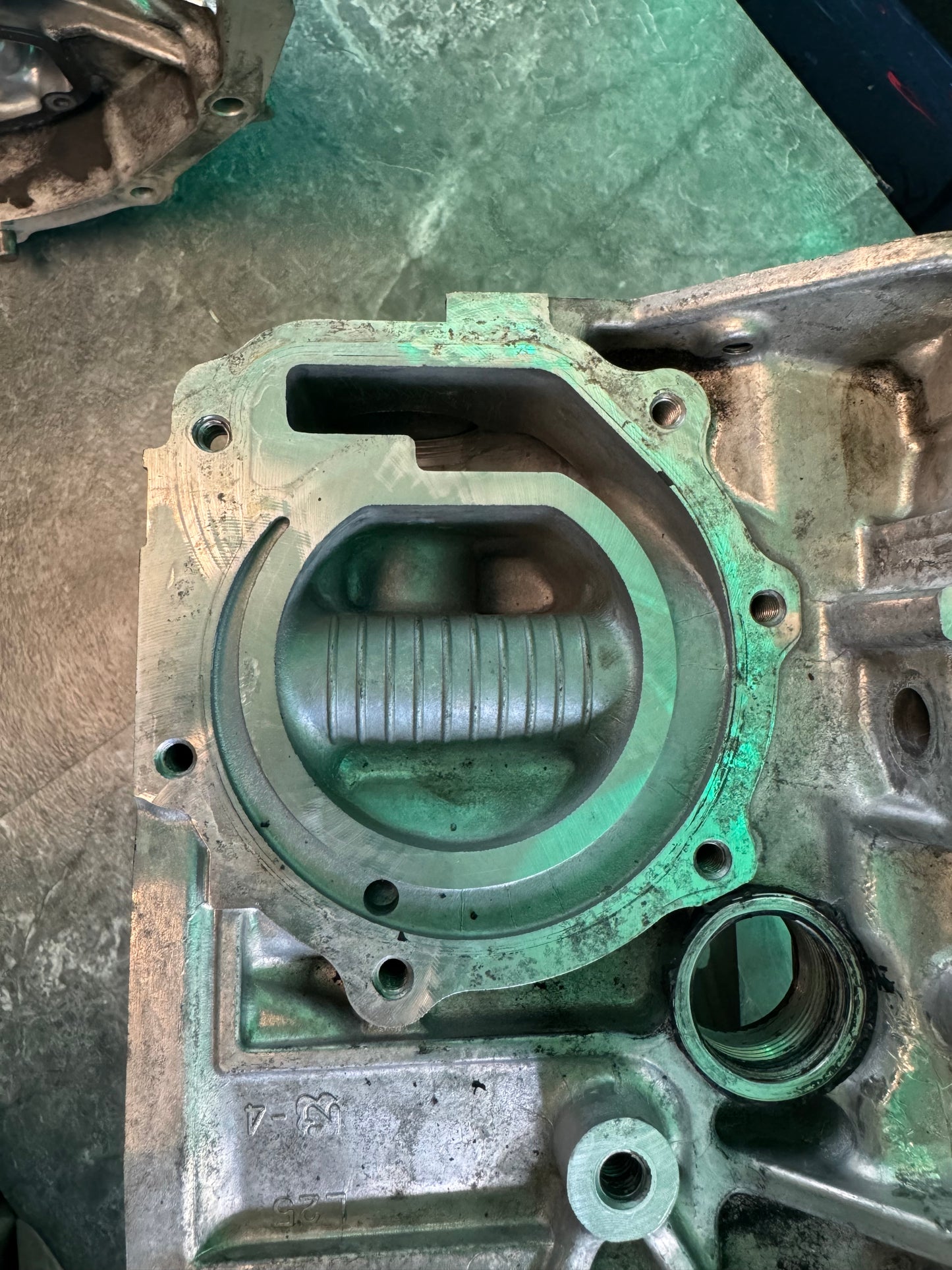 Subaru EJ25 Case Halves Short Block For Core With Bearings And Case Bolts