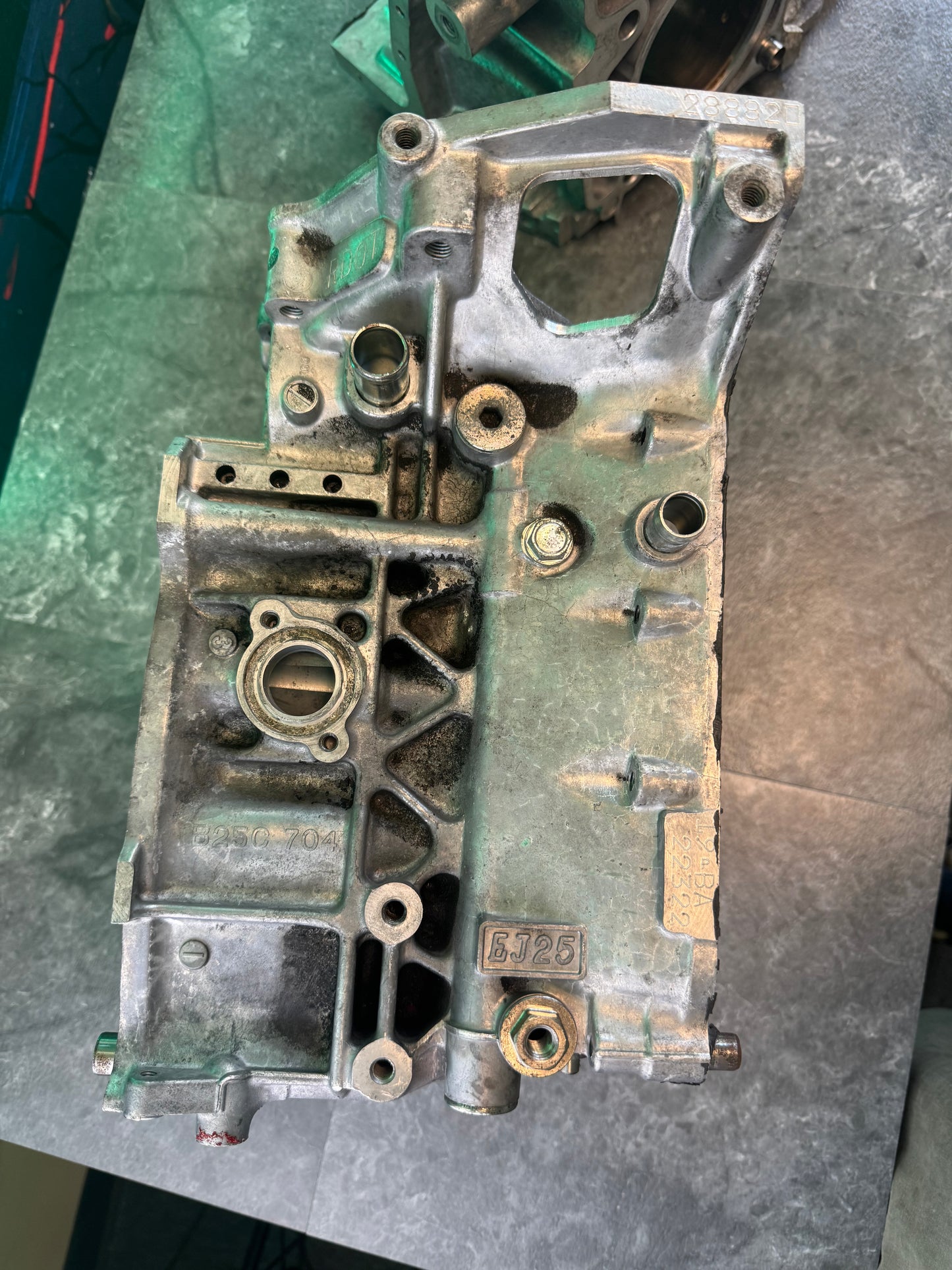 Subaru EJ25 Case Halves Short Block For Core With Bearings And Case Bolts