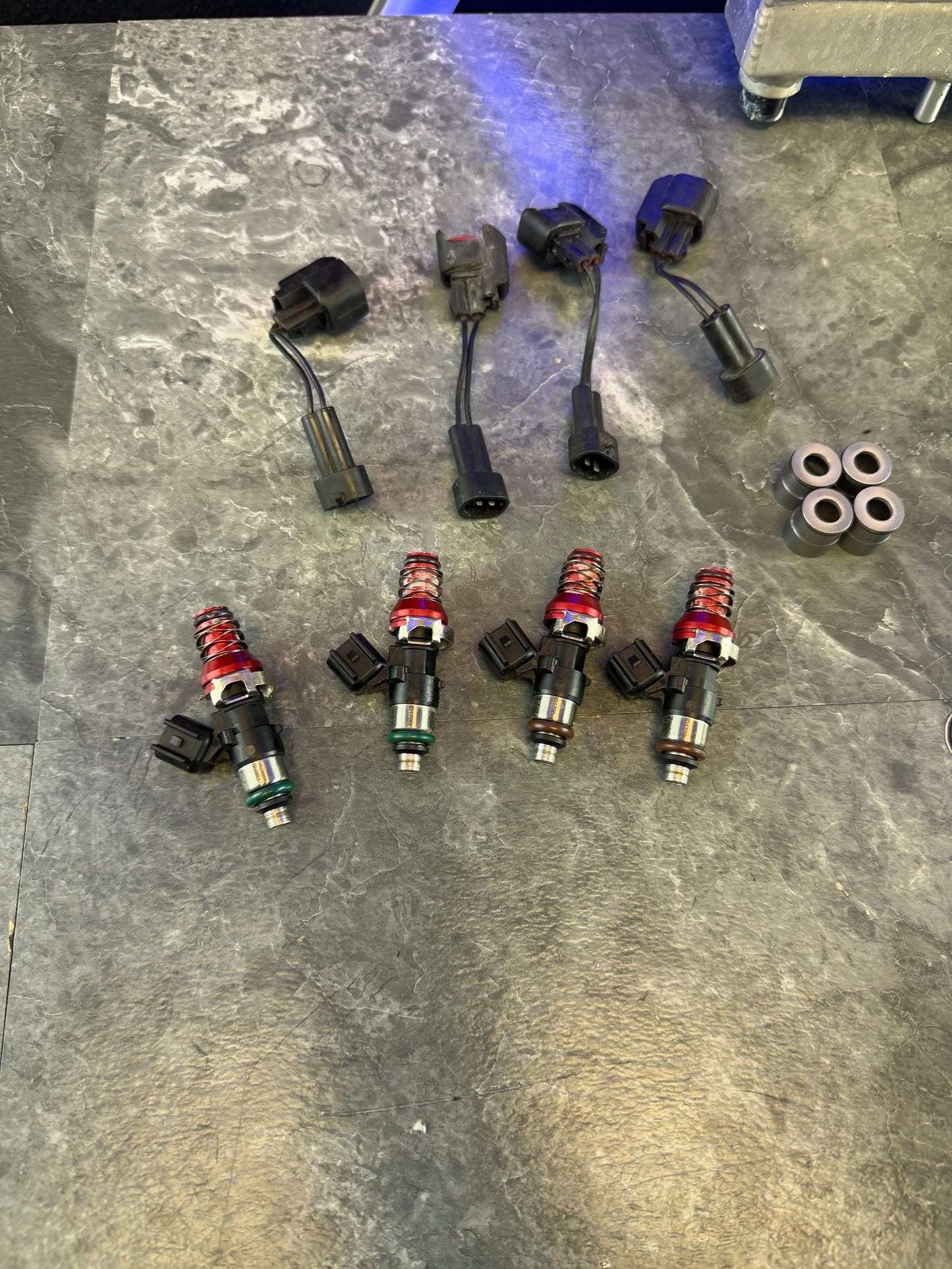 ID 1700 X XDS Subaru STi & wrx top feed fuel injectors flex fuel w/ 14 mm caps / plug & play
