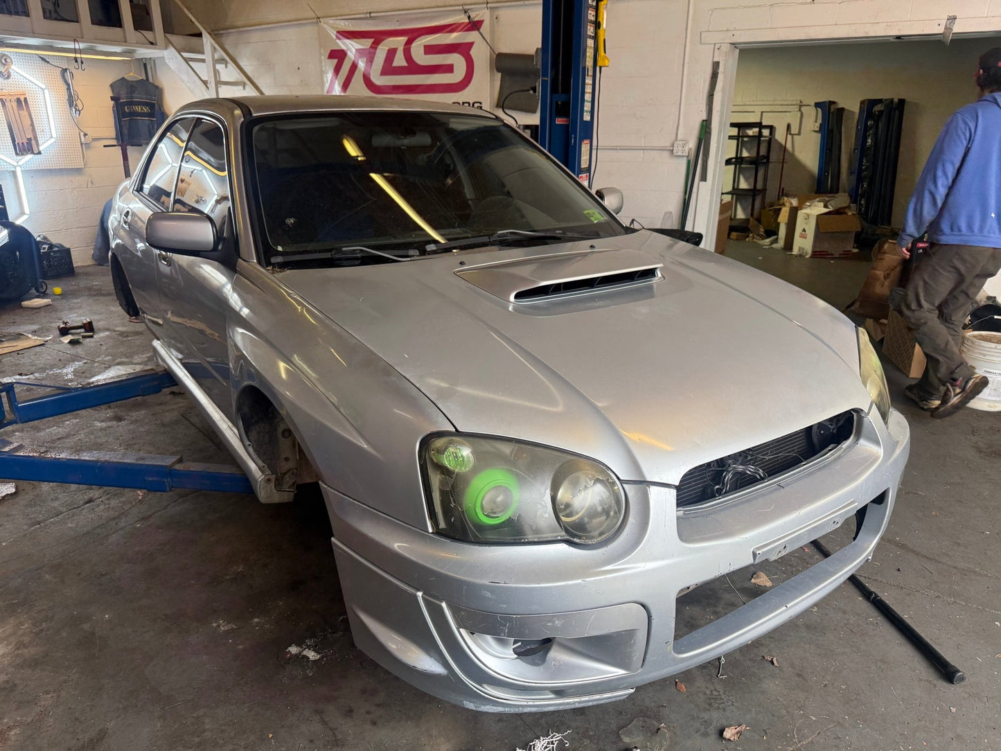 2005 Subaru wrx Sedan PSM platinum silver metallic chassis car shell project
