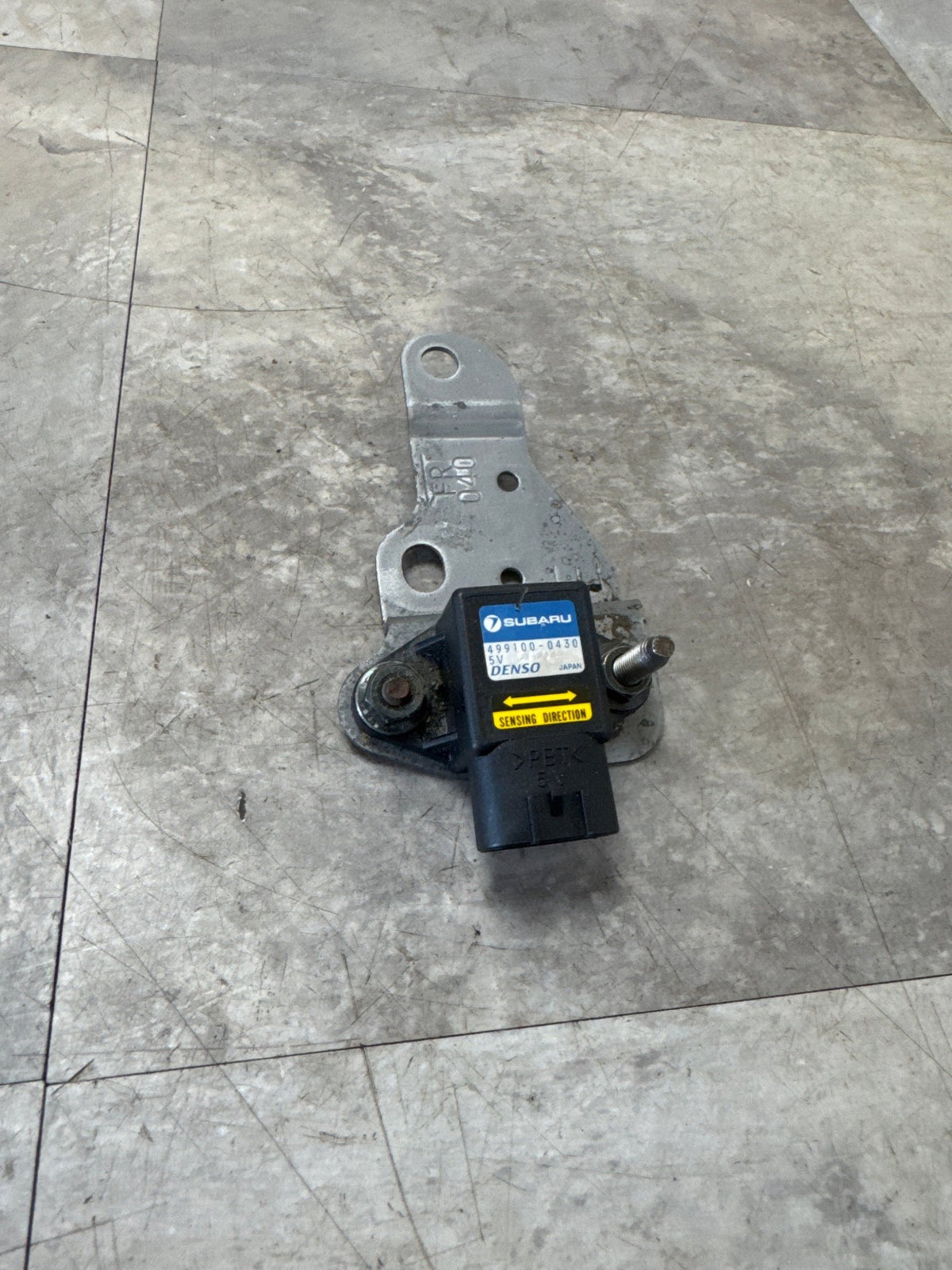 2004-2007 Subaru Outback Legacy Yaw Rate Lateral Direction Sensor with Bracket