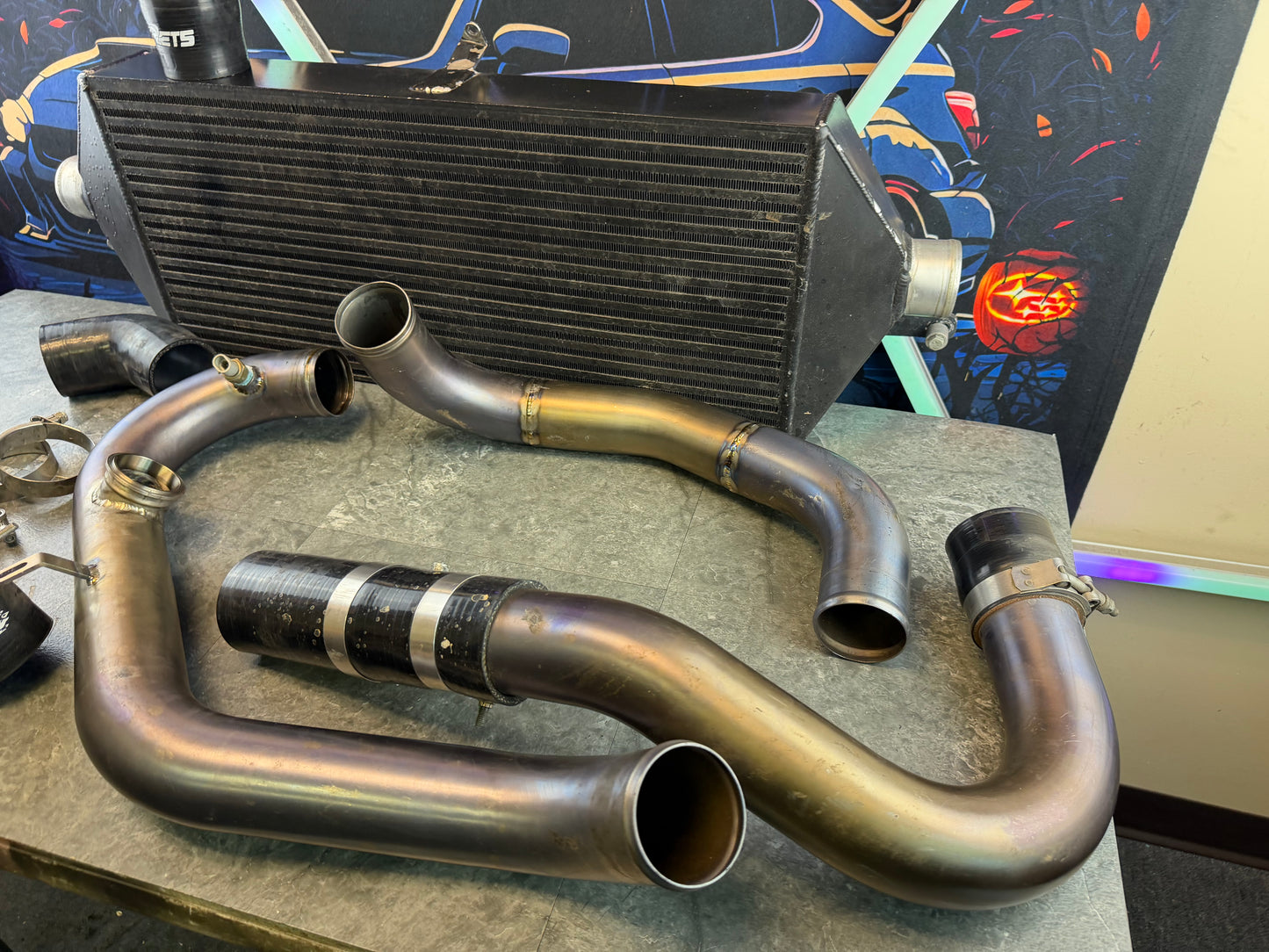 ETS fmic kit 15-21 Subaru STi black 3.5” core extreme turbo systems FRONT MOUNT INTERCOOLER w/ burnt titanium pipes for ROTATED turbo