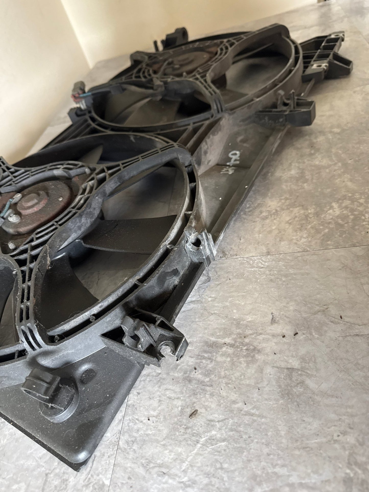 2003-2008 Subaru Forester Turbo Engine Radiator Cooling Fan Shroud Assembly OEM