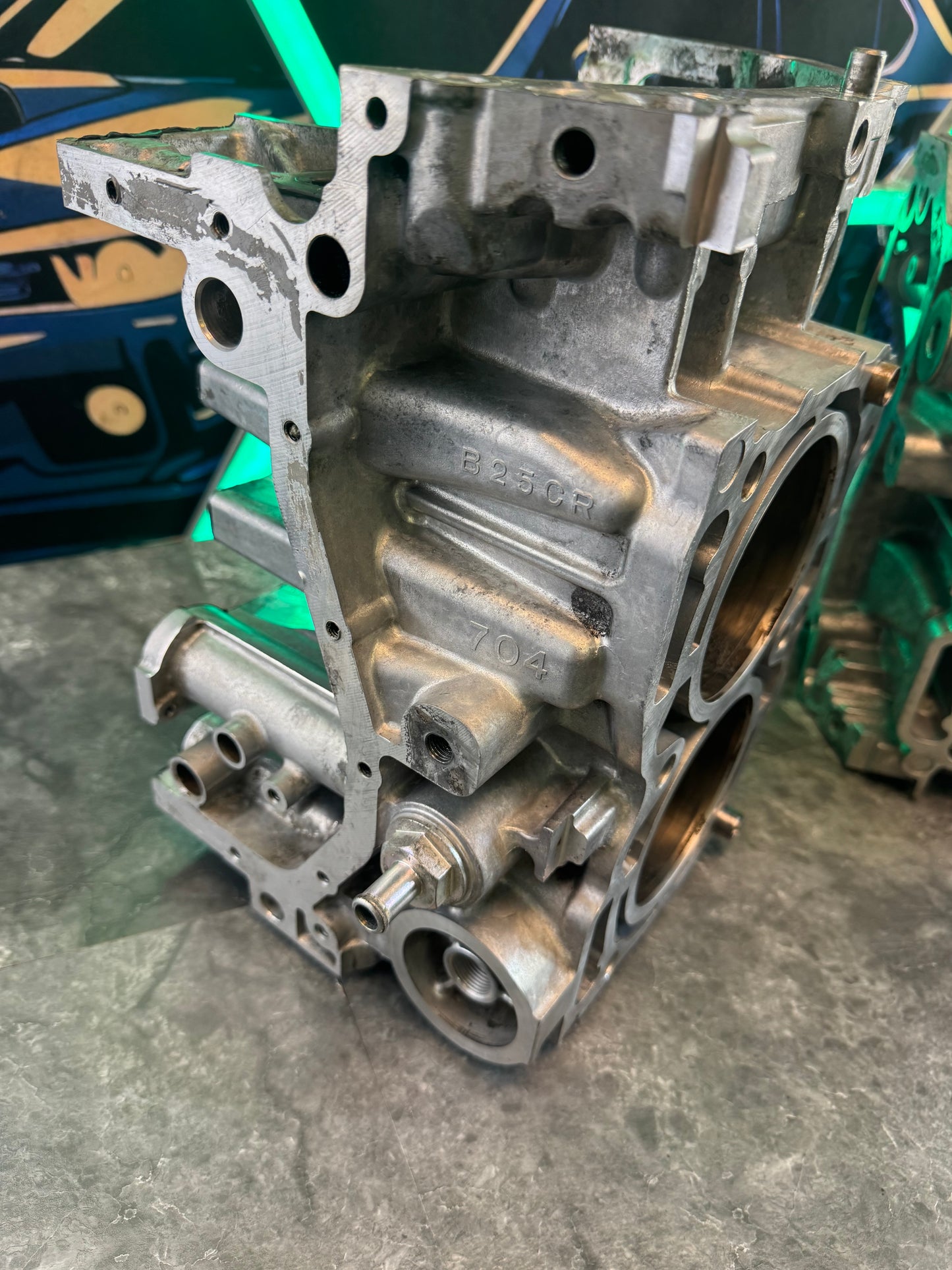 Subaru EJ25 Case Halves Short Block For Core With Bearings And Case Bolts