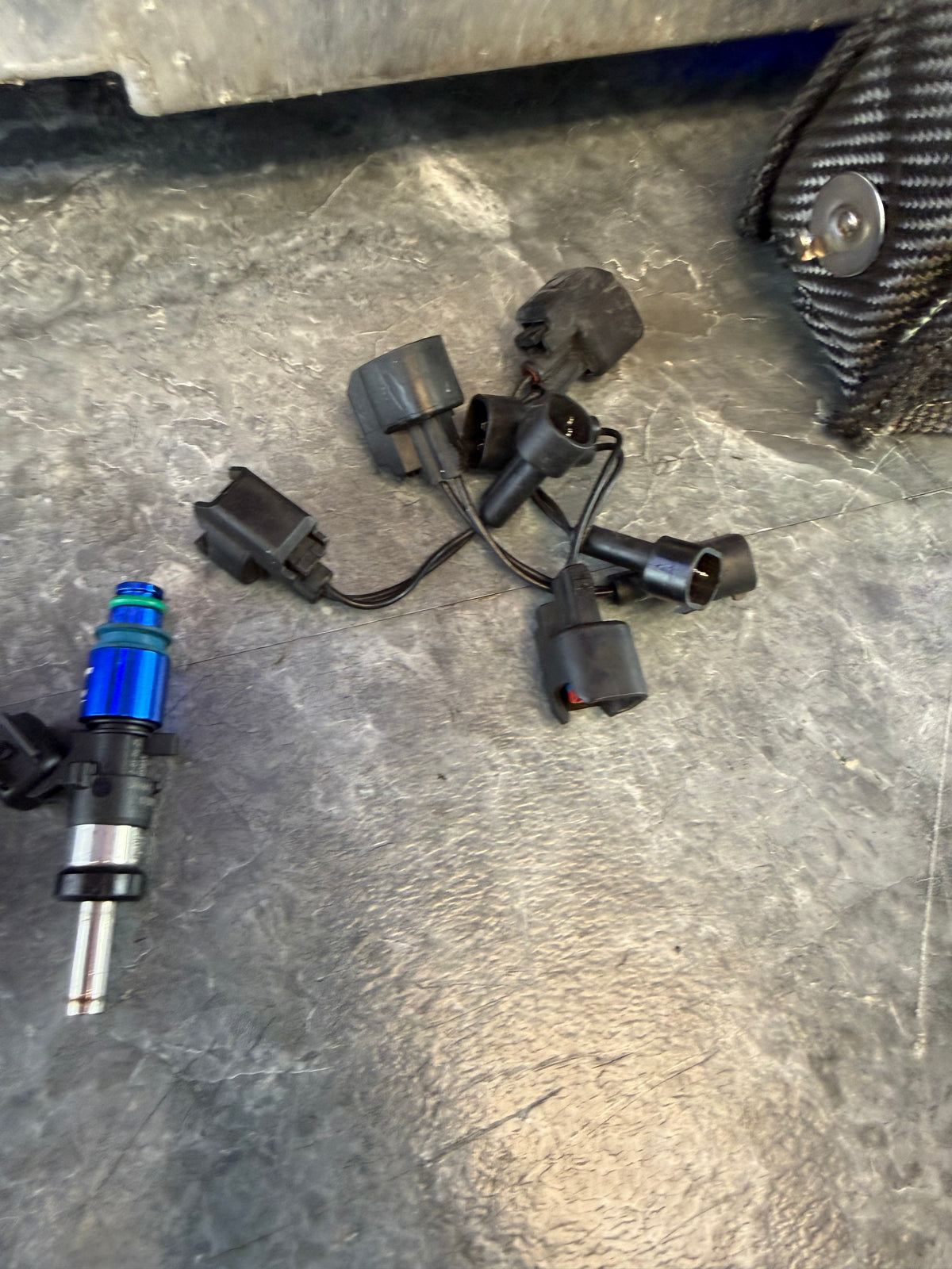 FIC 1440 CC top feed fuel injectors Subaru wrx and STi E85 flex fuel w/ plug & play adapters