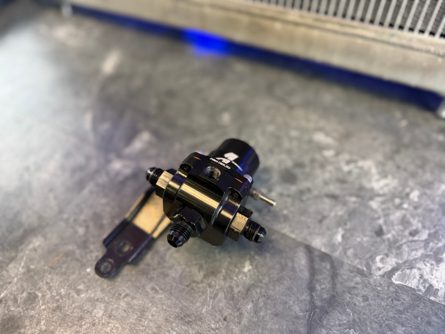 Aeromotive Fuel Pressure Regulator With Gauge AN6 Fittings And Bracket
