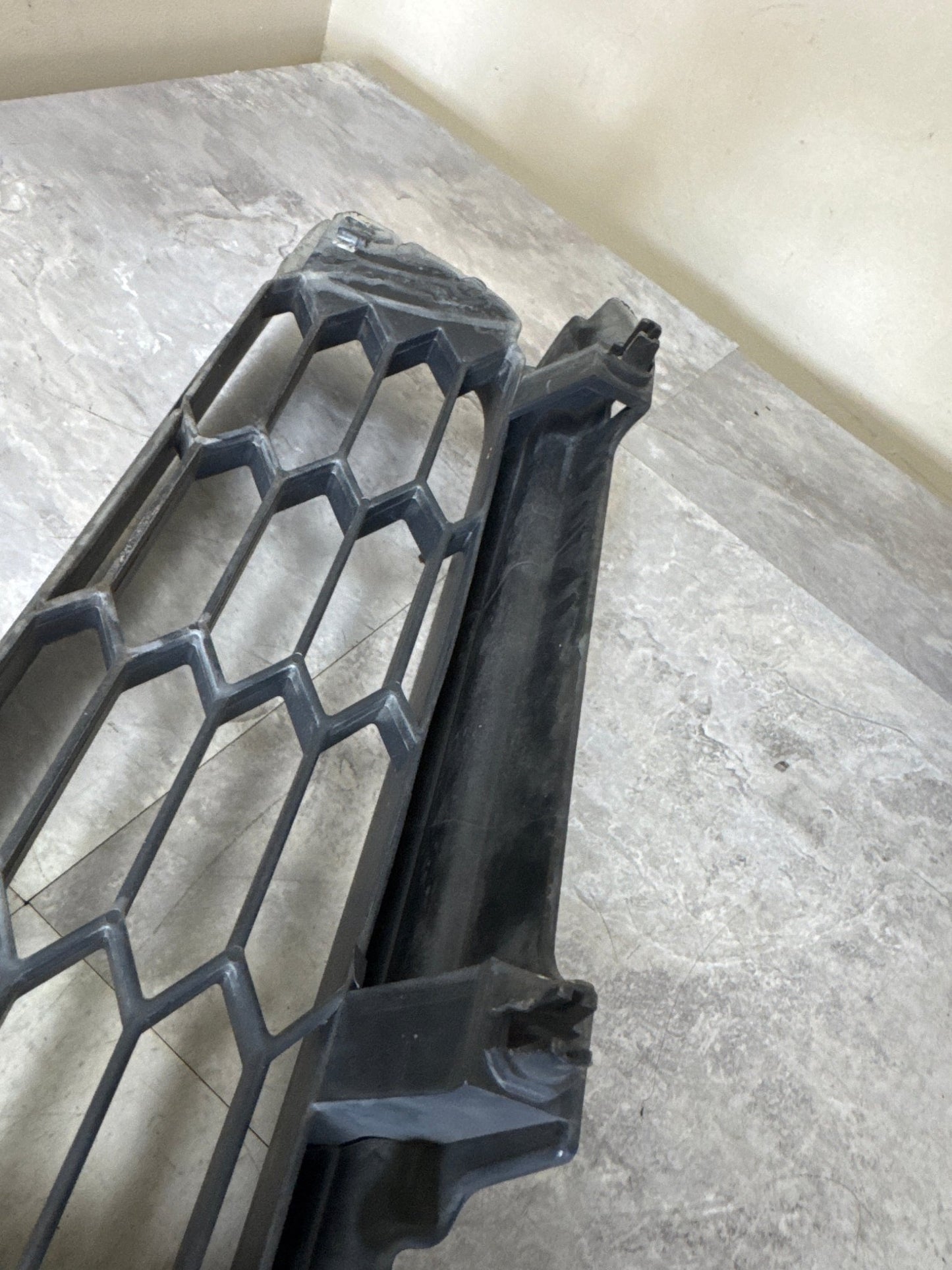 2002-2003 Subaru WRX Front Grille OEM Assembly (JDM Impreza Badge)