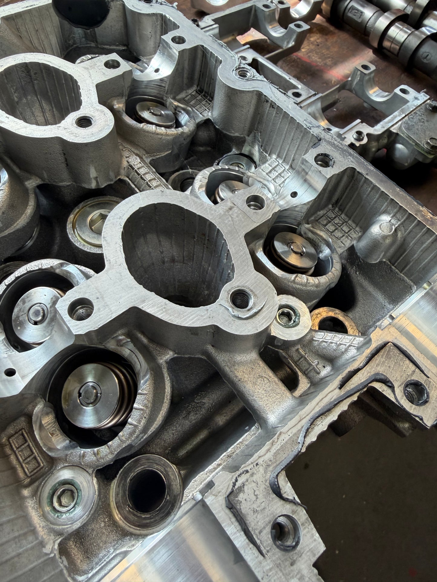 BUILT & cammed Subaru STi and wrx cylinder heads for IAG 950 14 mm drilled kelford r-199-d cams FERREA + 1 mm valves