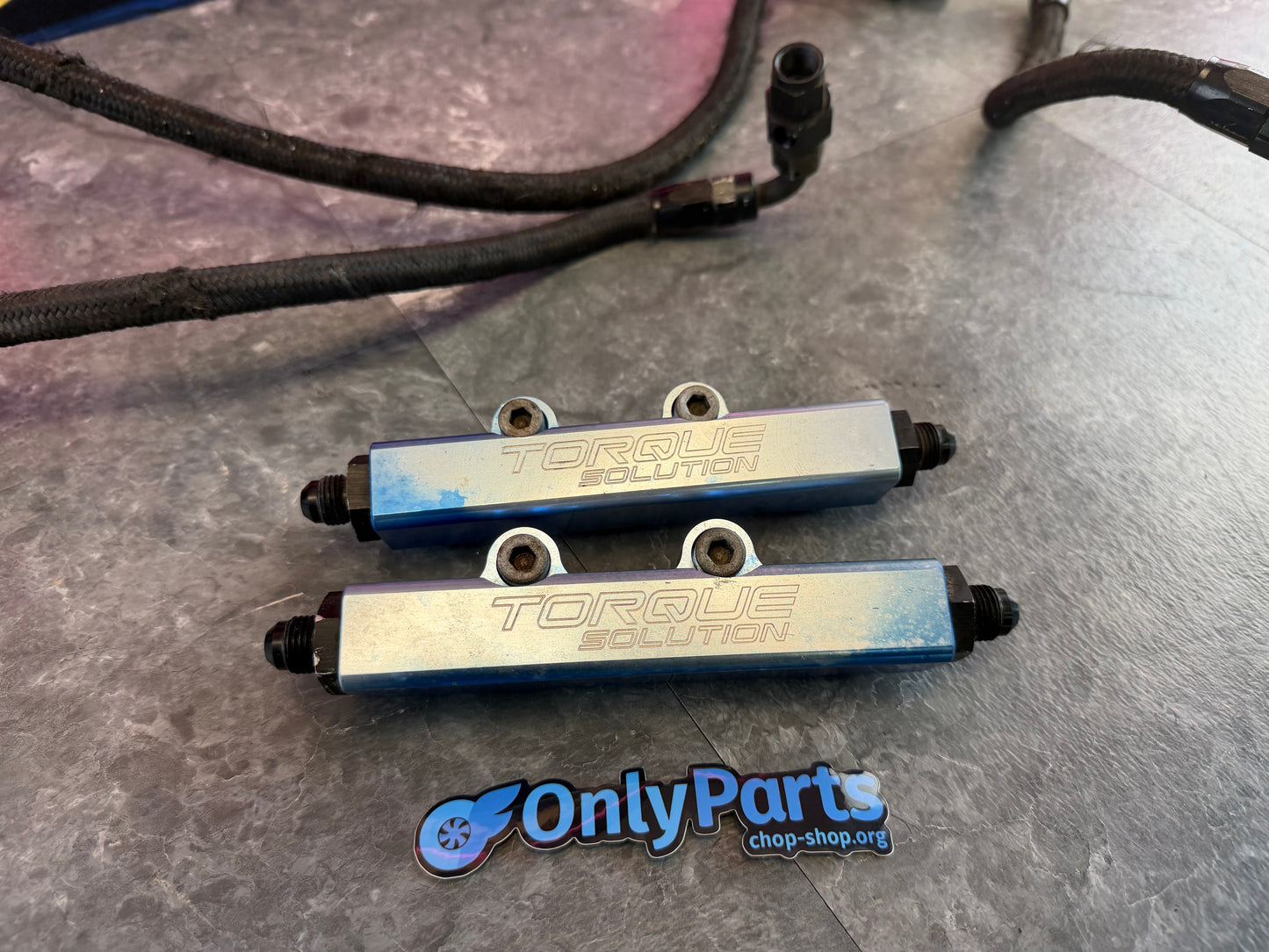 Torque solutions billet top feed fuel rails for Subaru STi & wrx w/ lines and areomotive a 1000 fuel pressure regulator