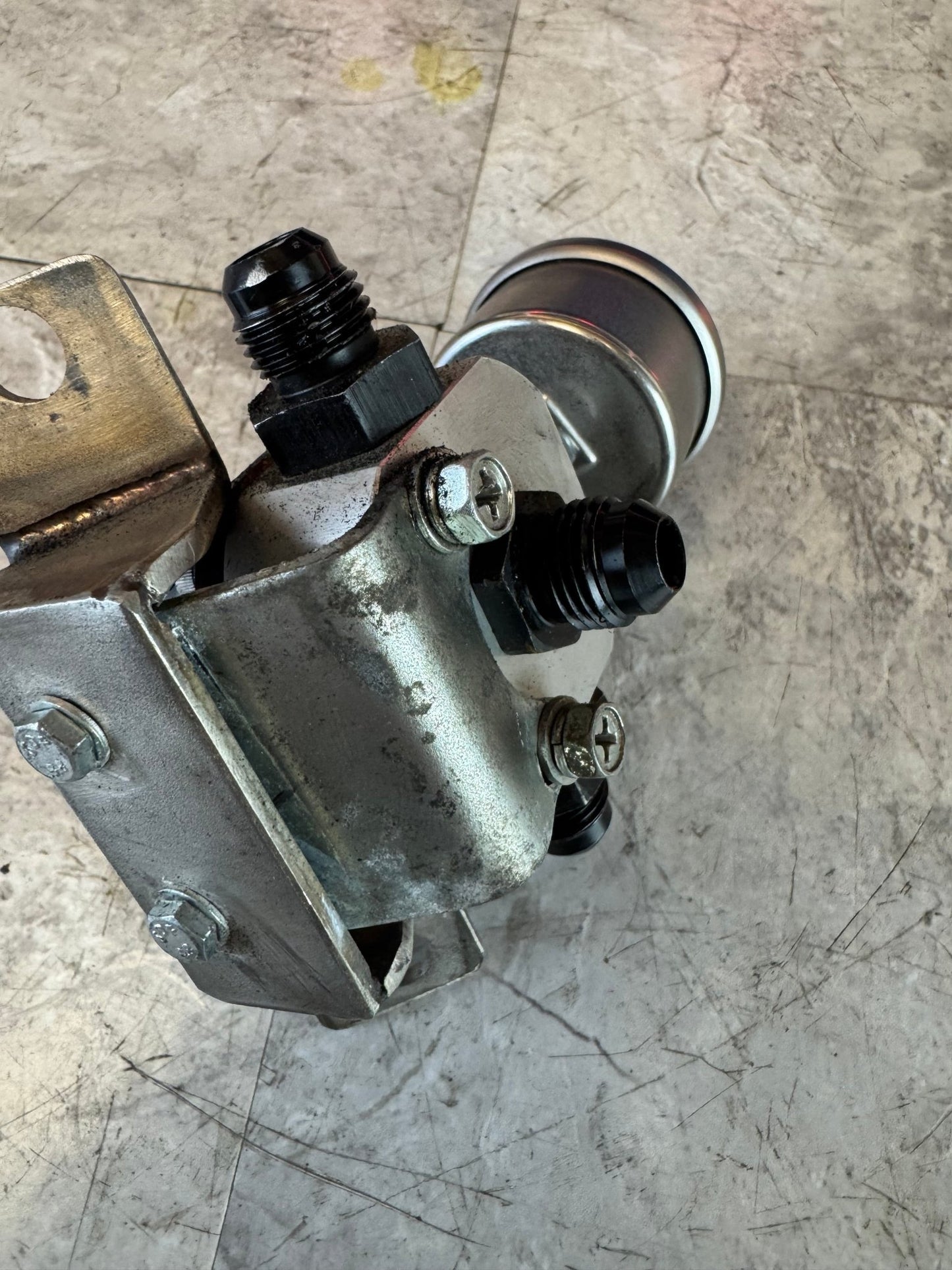 Aeromotive 13129 Fuel Regulator With AN6 Fittings And Gauge With Intake Manifold Bracket For 04-07 WRX/STi