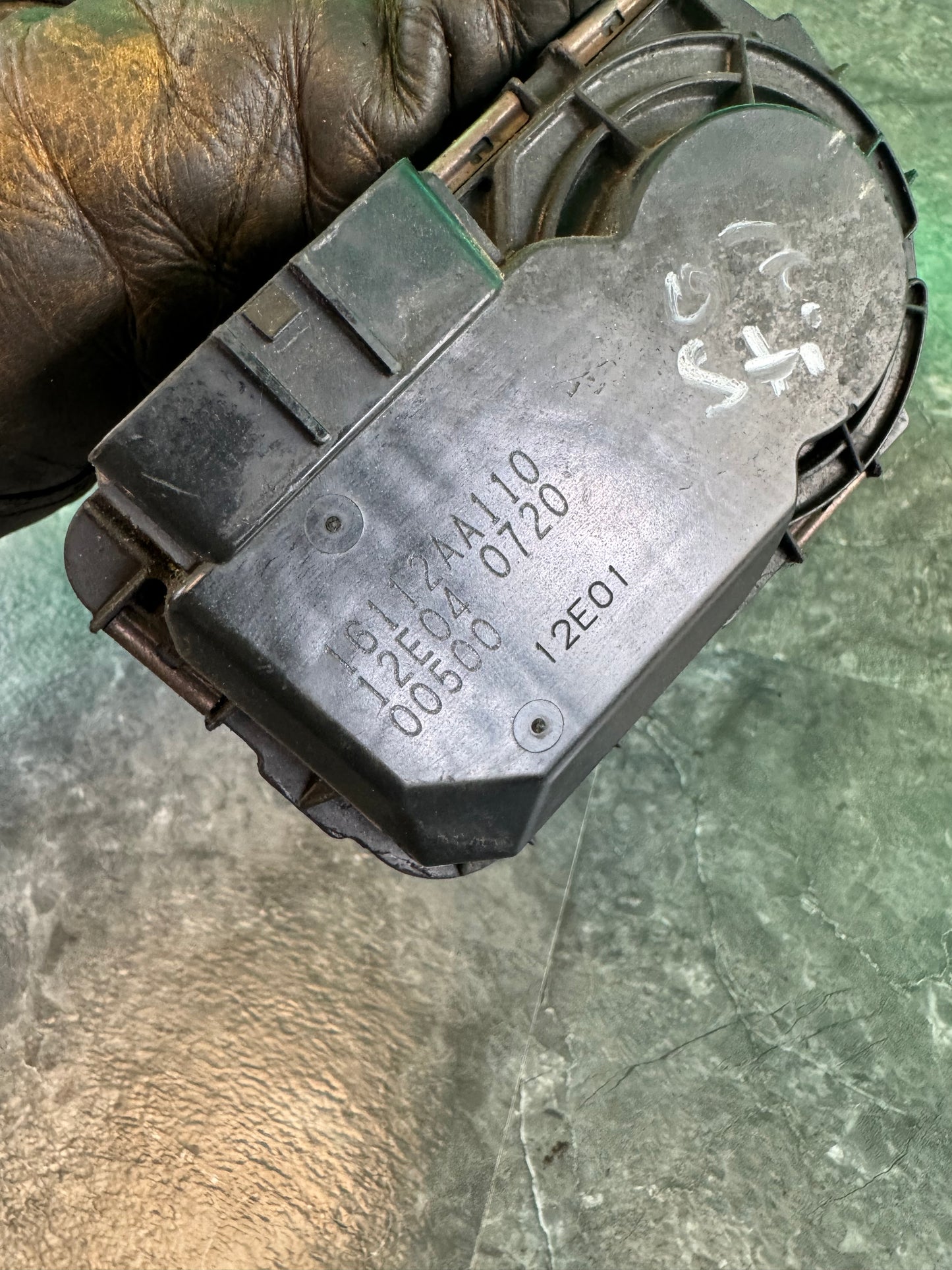 2004-2005 Subaru WRX STi OEM Throttle Body Assembly With Hardware