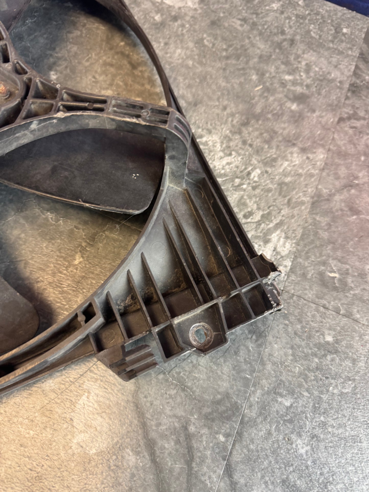 2004-2007 Subaru Impreza WRX STi OEM Left LH Radiator Cooling Fan Shroud And Fan