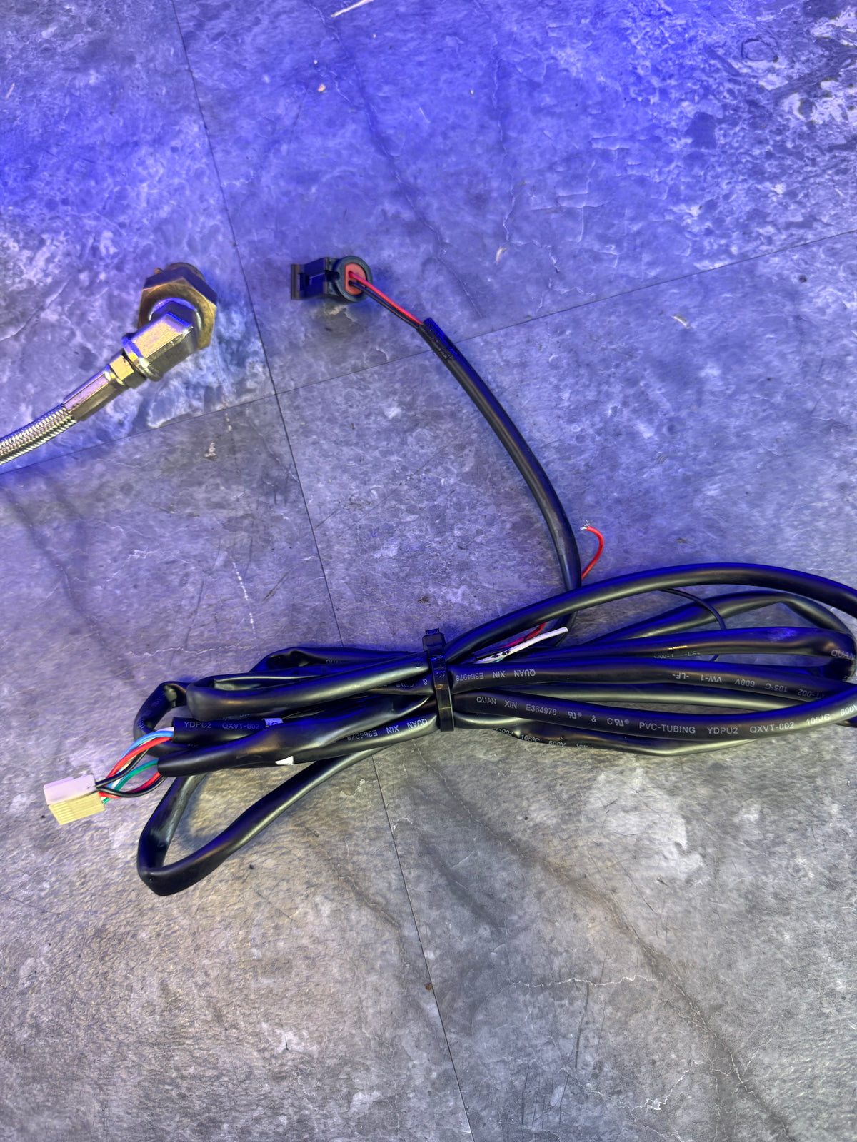 AEM Oil Pressure Gauge AEM 35-8460 With Sensor And Harness