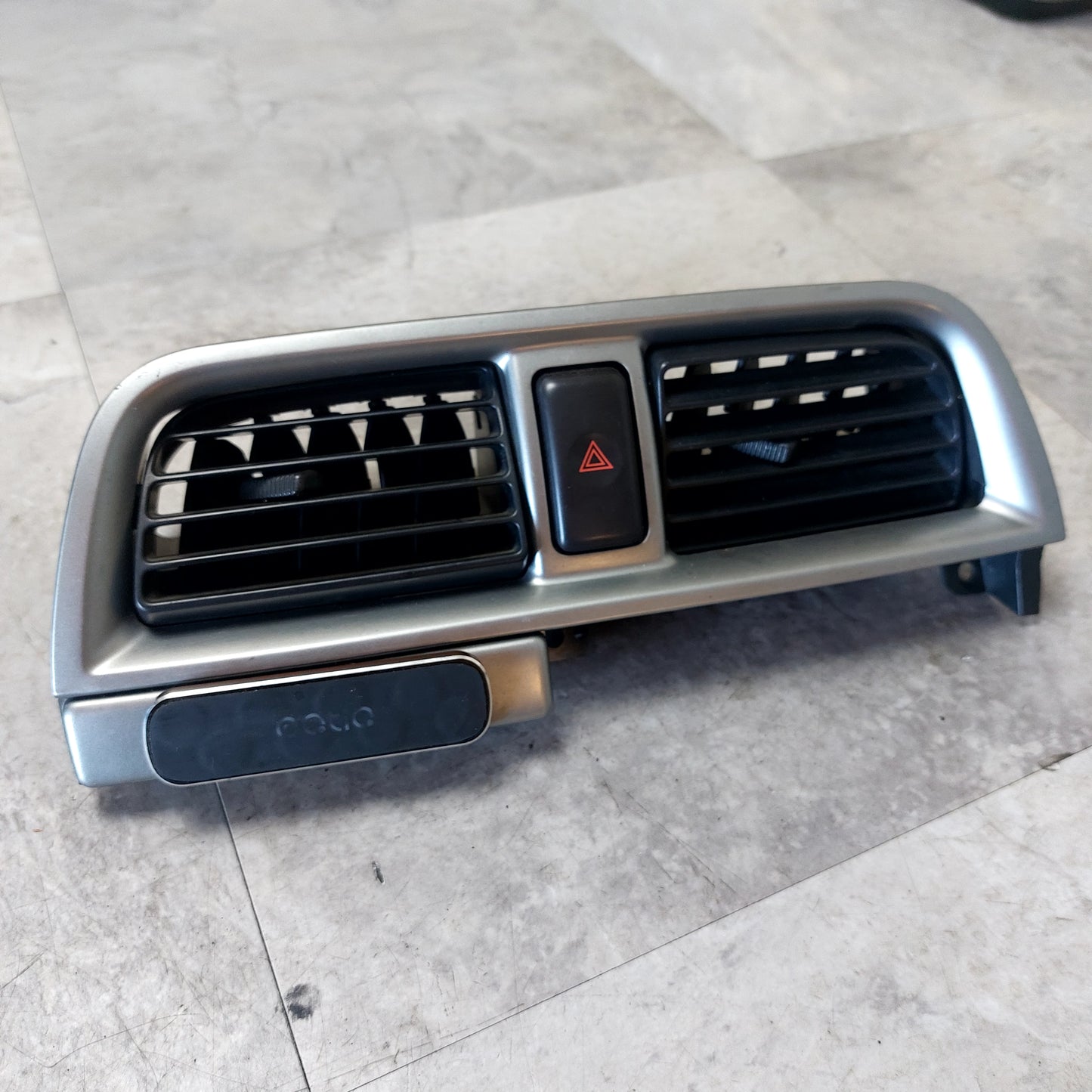 02-04 SUBARU IMPREZA WRX STi CENTER VENT CENTER DASH VENT AC HEATER OEM w Phone Magnet