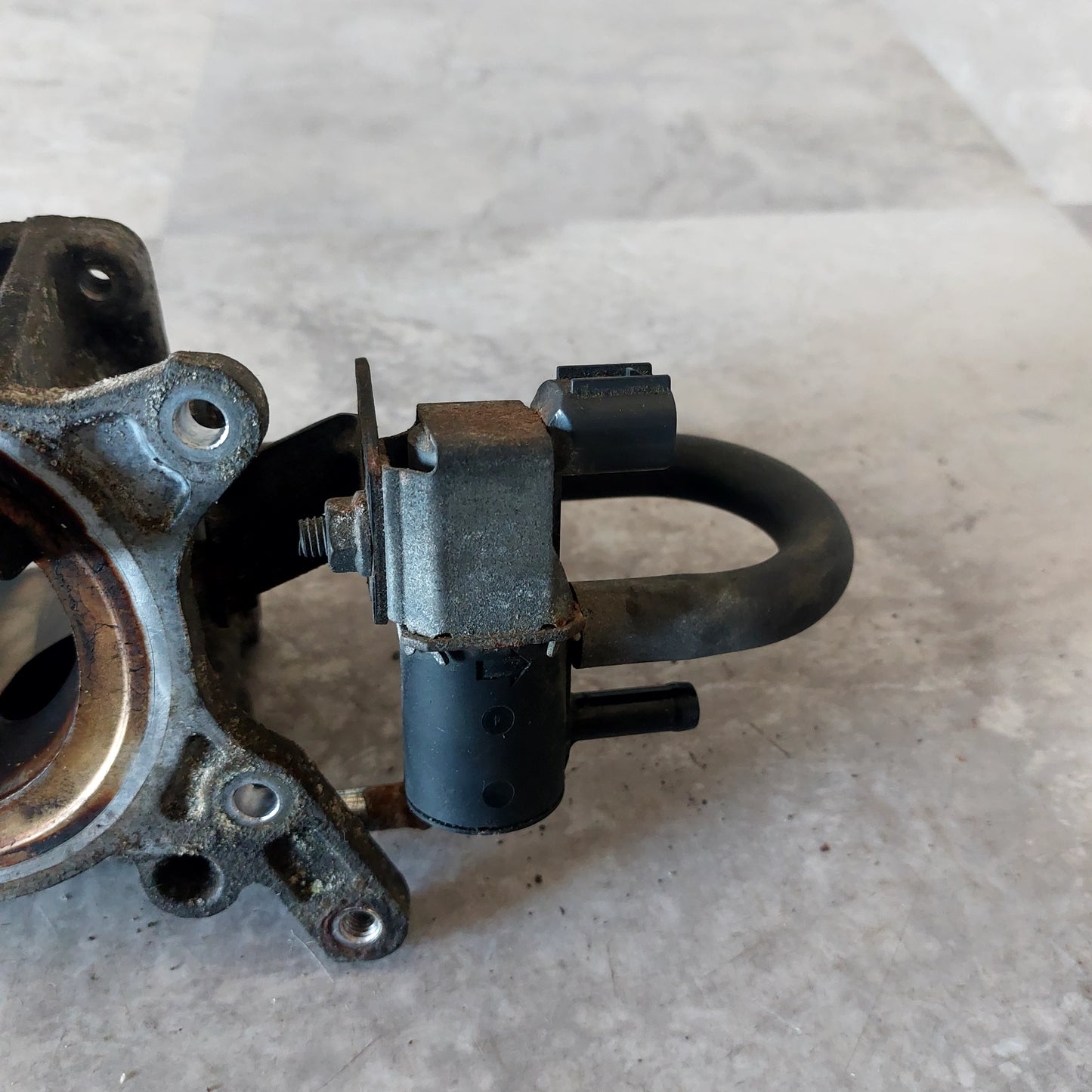 2010-2012 Subaru Legacy 2.5L H4 Engine EGR Valve Control Housing OEM