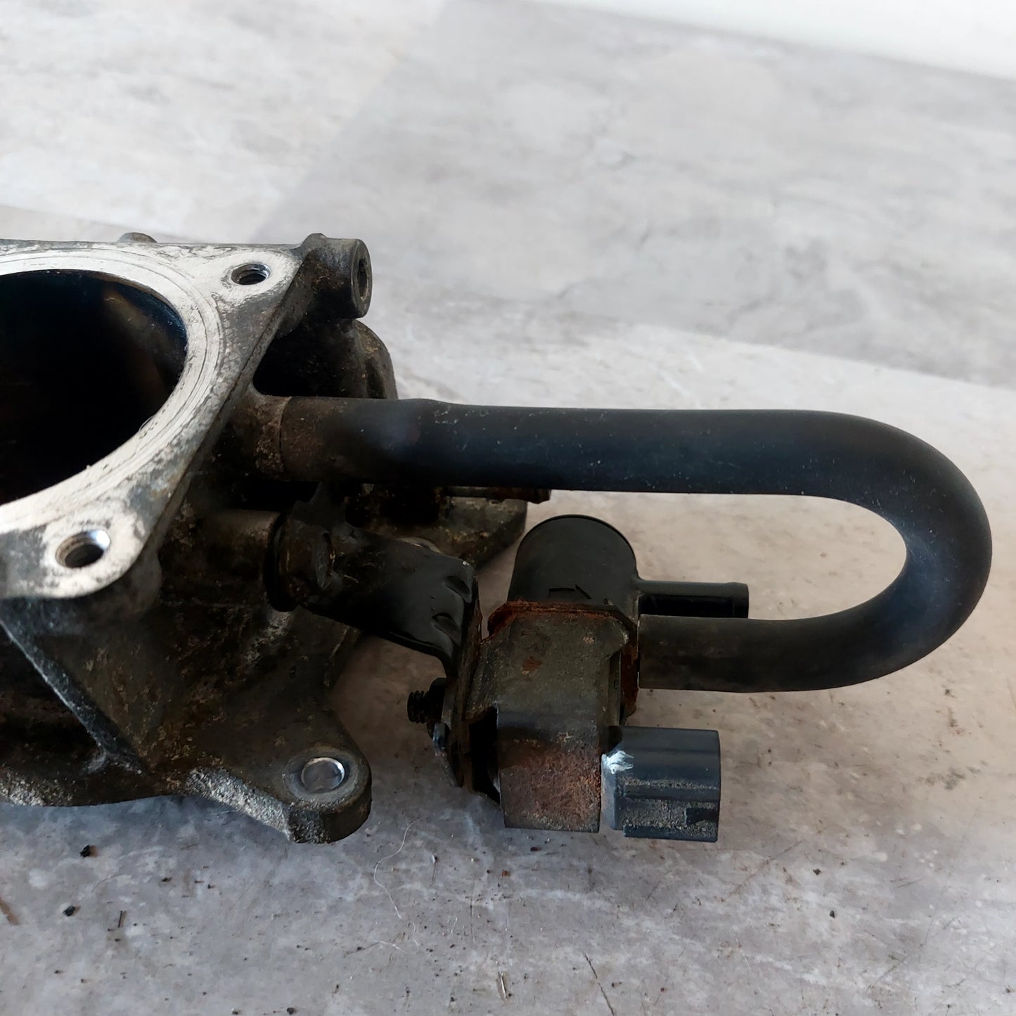 2010-2012 Subaru Legacy 2.5L H4 Engine EGR Valve Control Housing OEM