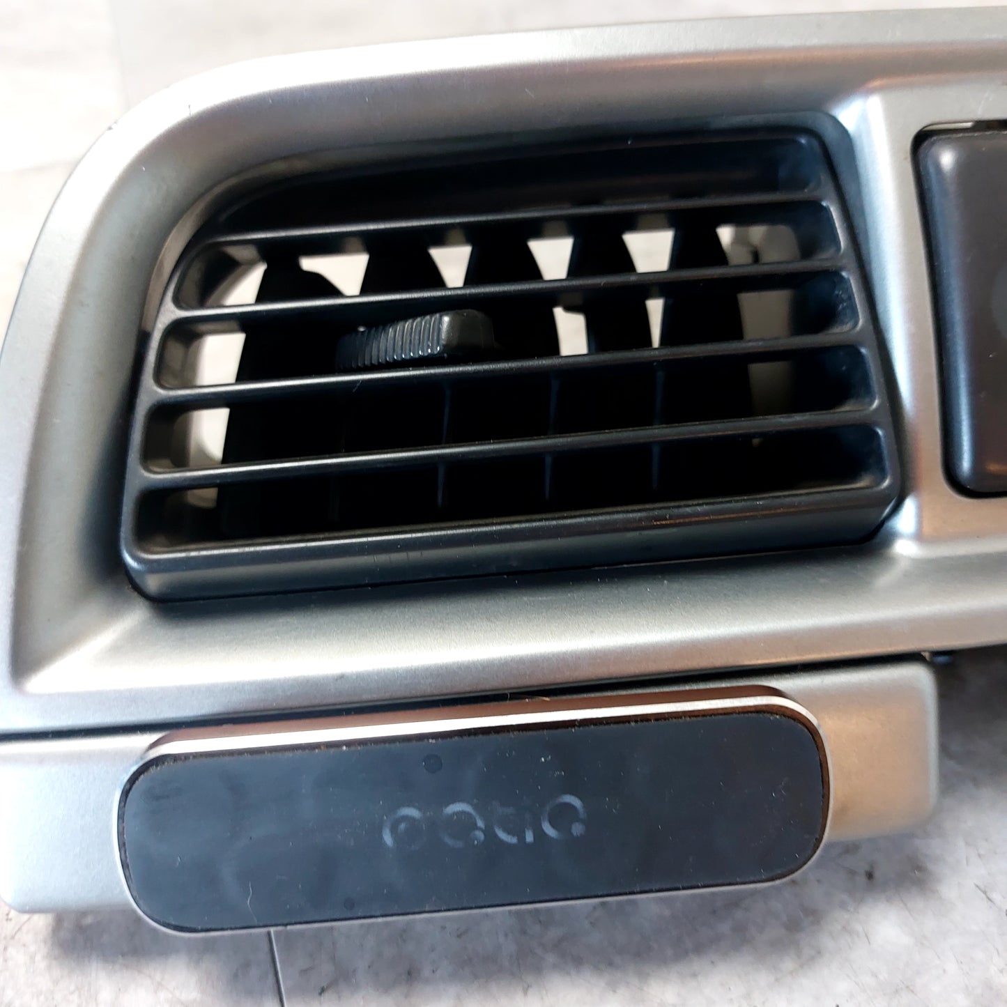 02-04 SUBARU IMPREZA WRX STi CENTER VENT CENTER DASH VENT AC HEATER OEM w Phone Magnet